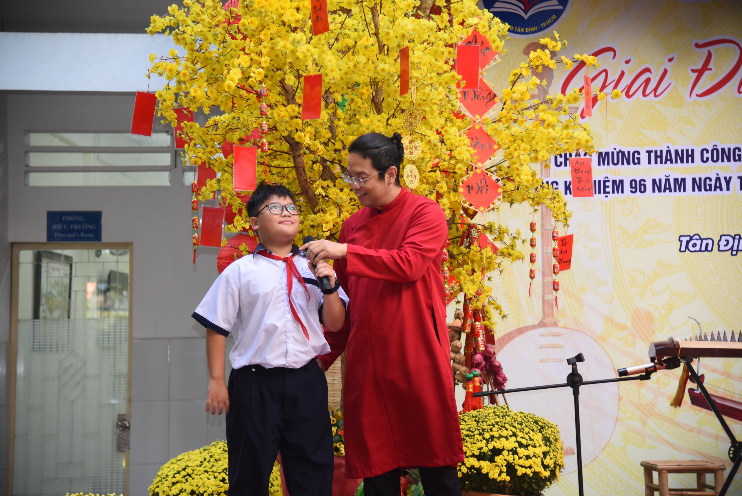 Trước kỳ nghỉ Tết Nguyên đán 2026: Trường học nhộn nhịp hội xuân - Ảnh 16.