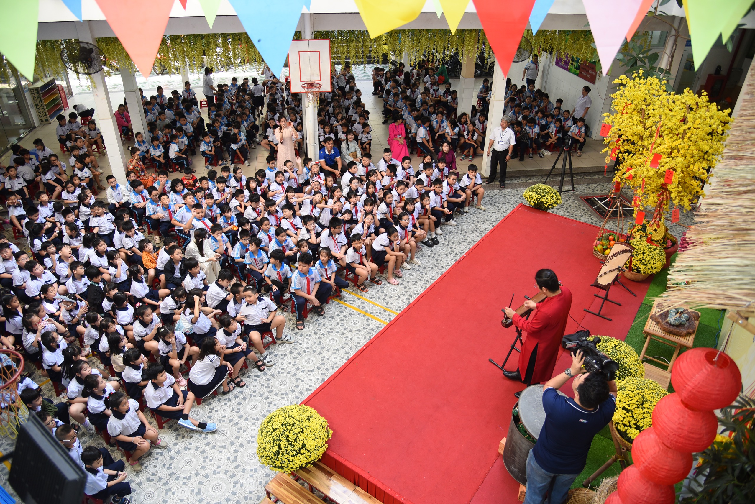 Trước kỳ nghỉ Tết Nguyên đán 2026: Trường học nhộn nhịp hội xuân - Ảnh 19.