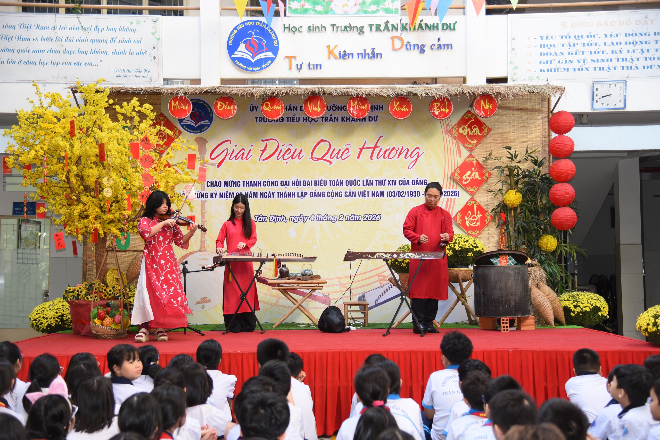 Trước kỳ nghỉ Tết Nguyên đán 2026: Trường học nhộn nhịp hội xuân - Ảnh 18.