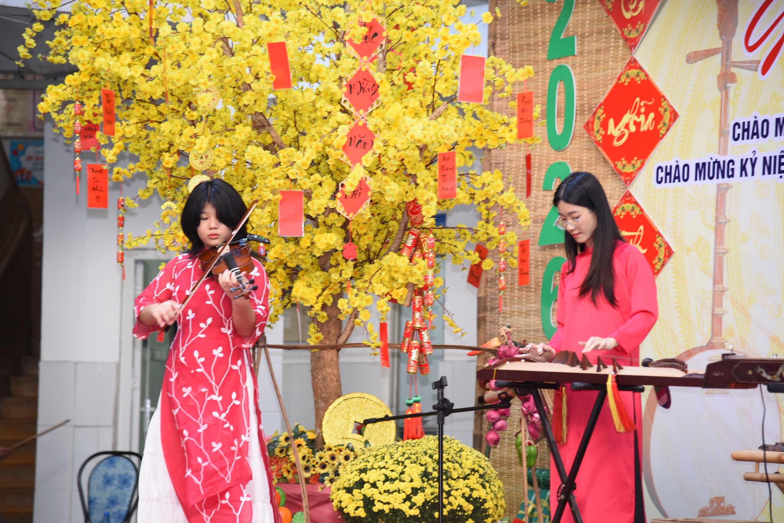 Trước kỳ nghỉ Tết Nguyên đán 2026: Trường học nhộn nhịp hội xuân - Ảnh 17.