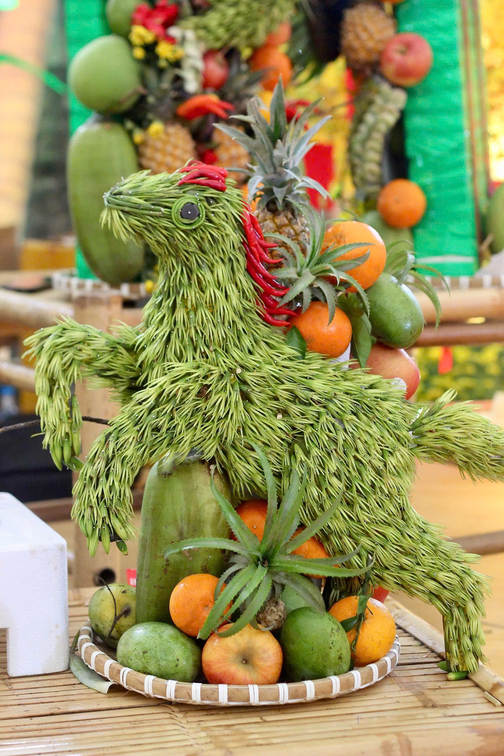 Độc lạ những tác phẩm nghệ thuật tỉa trái cây tại Hội chợ mùa xuân 2026- Ảnh 10.