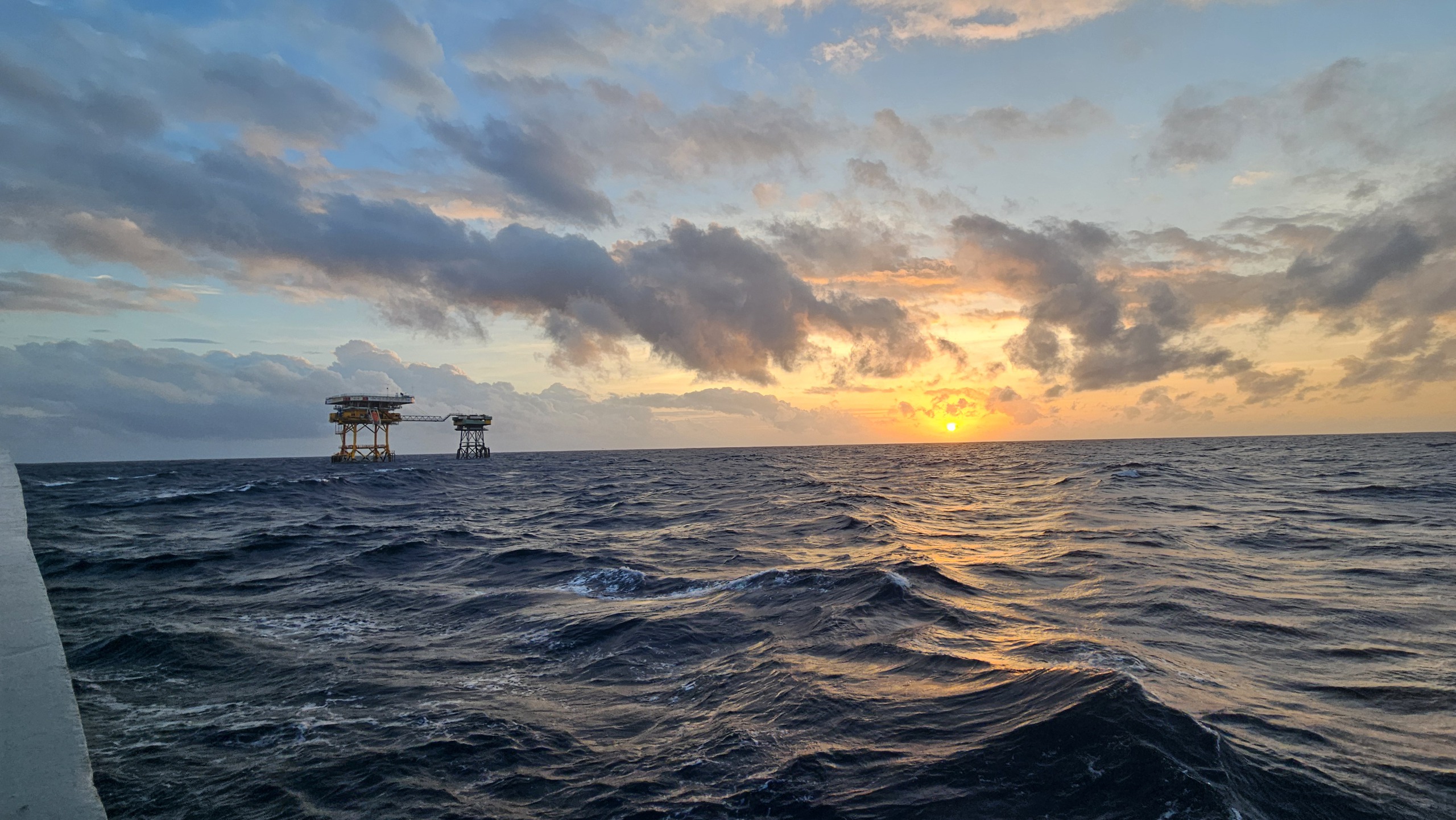 Mê mẩn đón bình minh và hoàng hôn gần nhà giàn DK1- Ảnh 2.