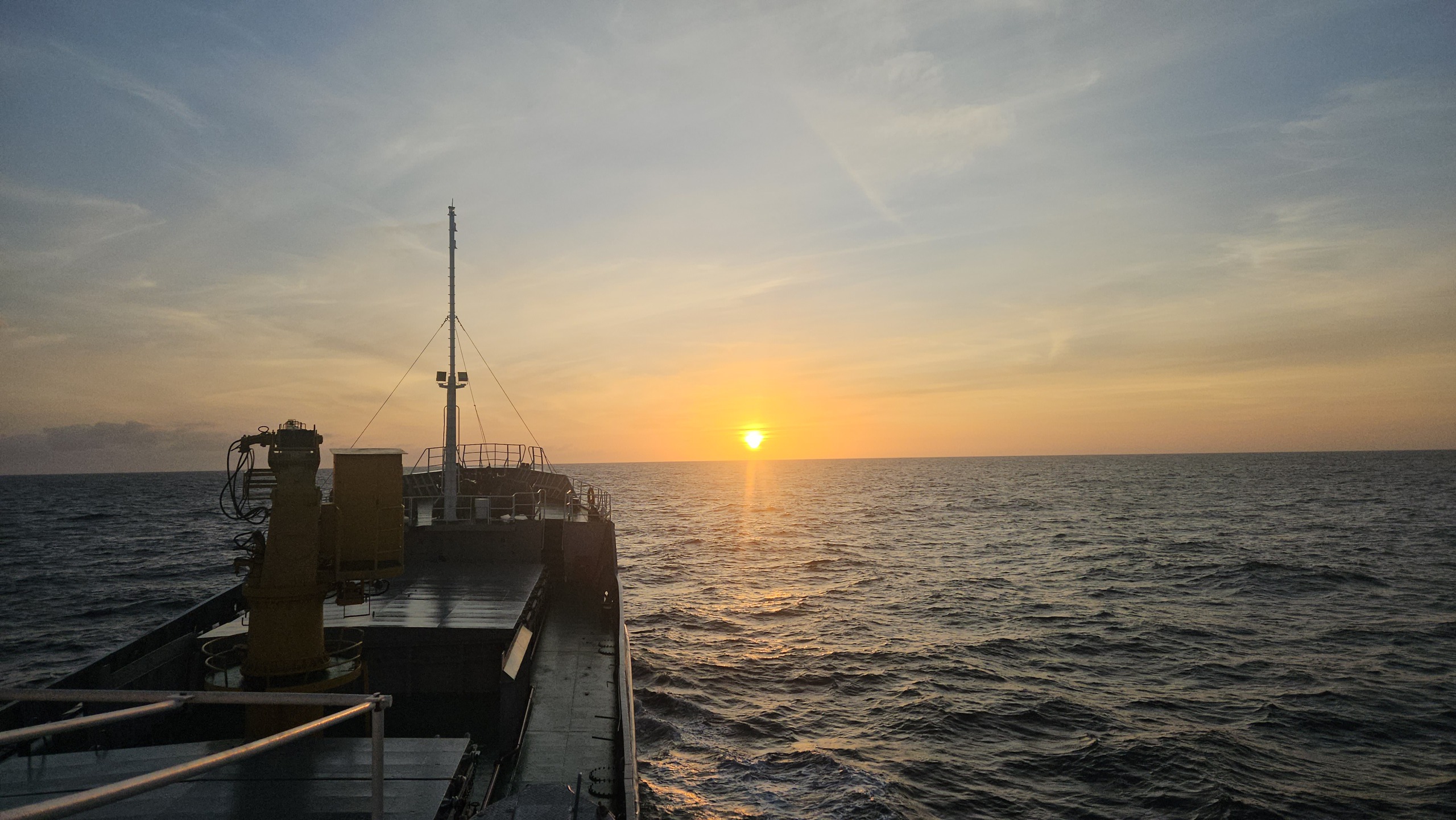 Mê mẩn đón bình minh và hoàng hôn gần nhà giàn DK1- Ảnh 1.