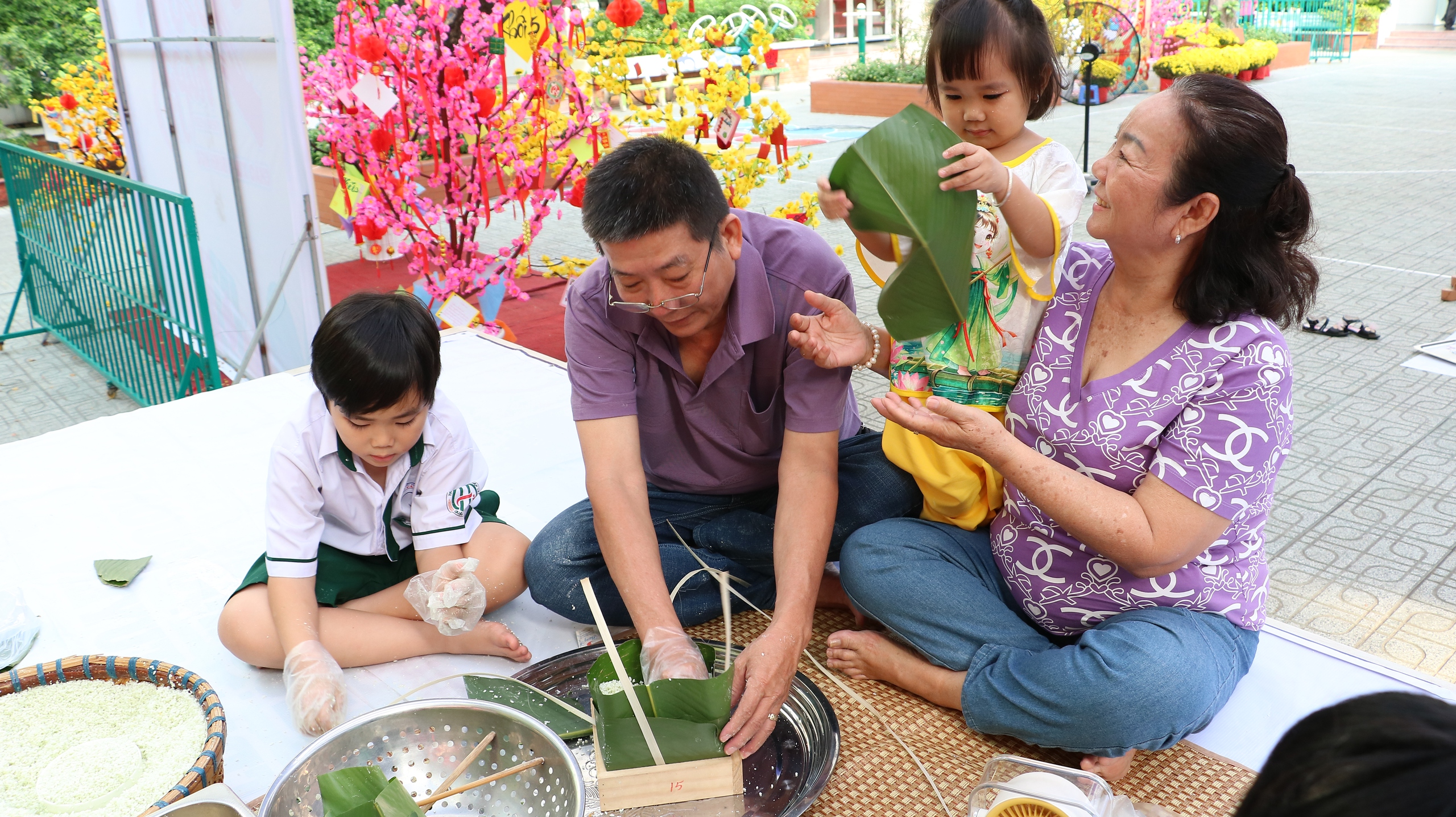 Trước kỳ nghỉ Tết Nguyên đán 2026: Trường học nhộn nhịp hội xuân - Ảnh 13.