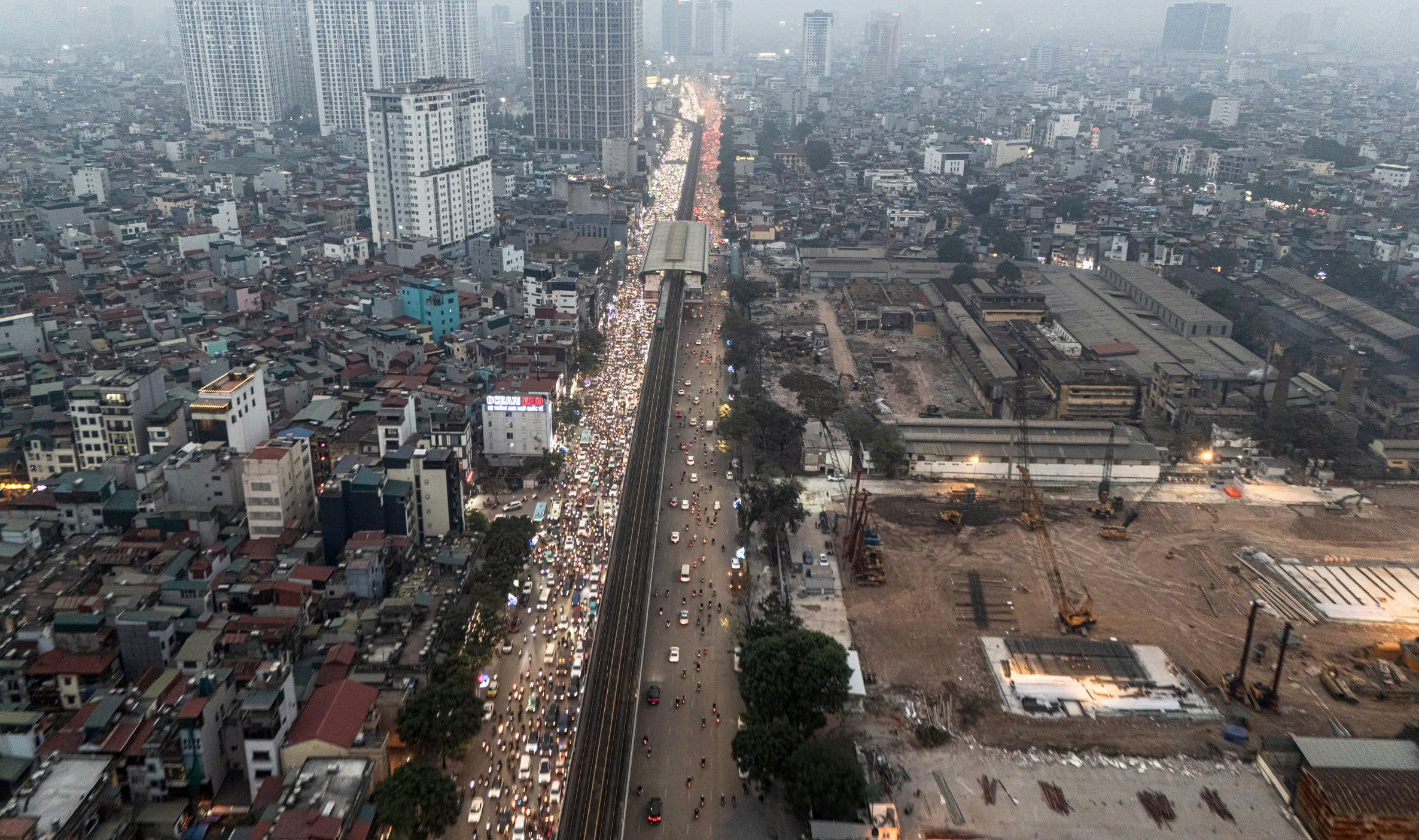 Đường phố Hà Nội ùn tắc kinh hoàng những ngày cận tết Nguyên đán- Ảnh 20.