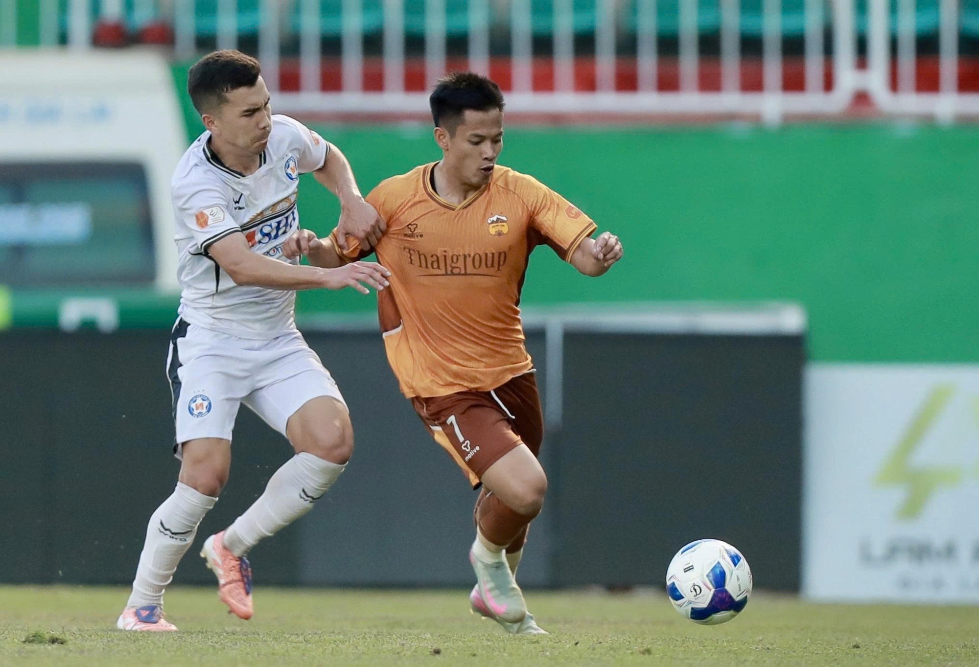 Nóng bỏng cuộc đua trụ hạng V-League- Ảnh 1.