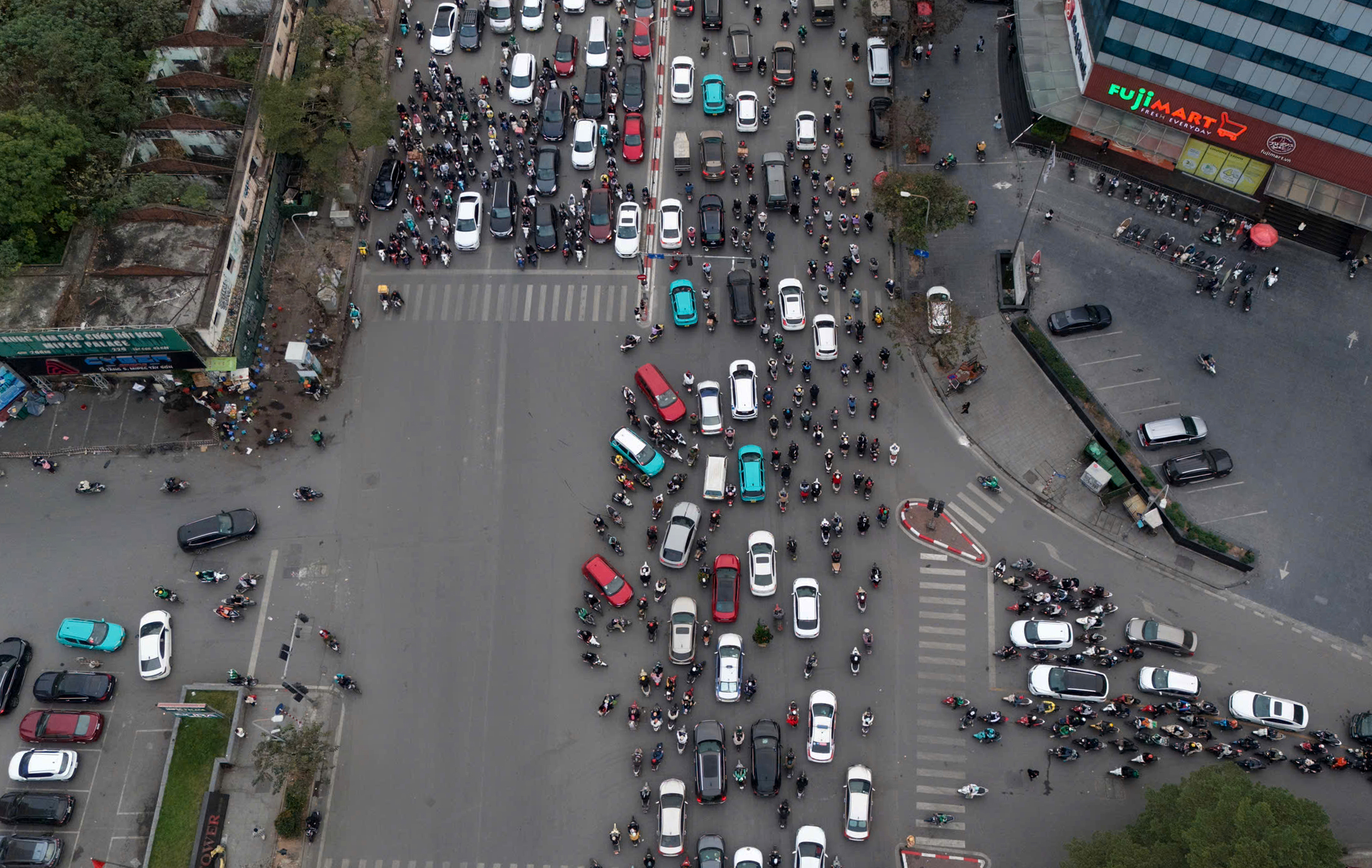 Đường phố Hà Nội ùn tắc kinh hoàng những ngày cận tết Nguyên đán- Ảnh 15.