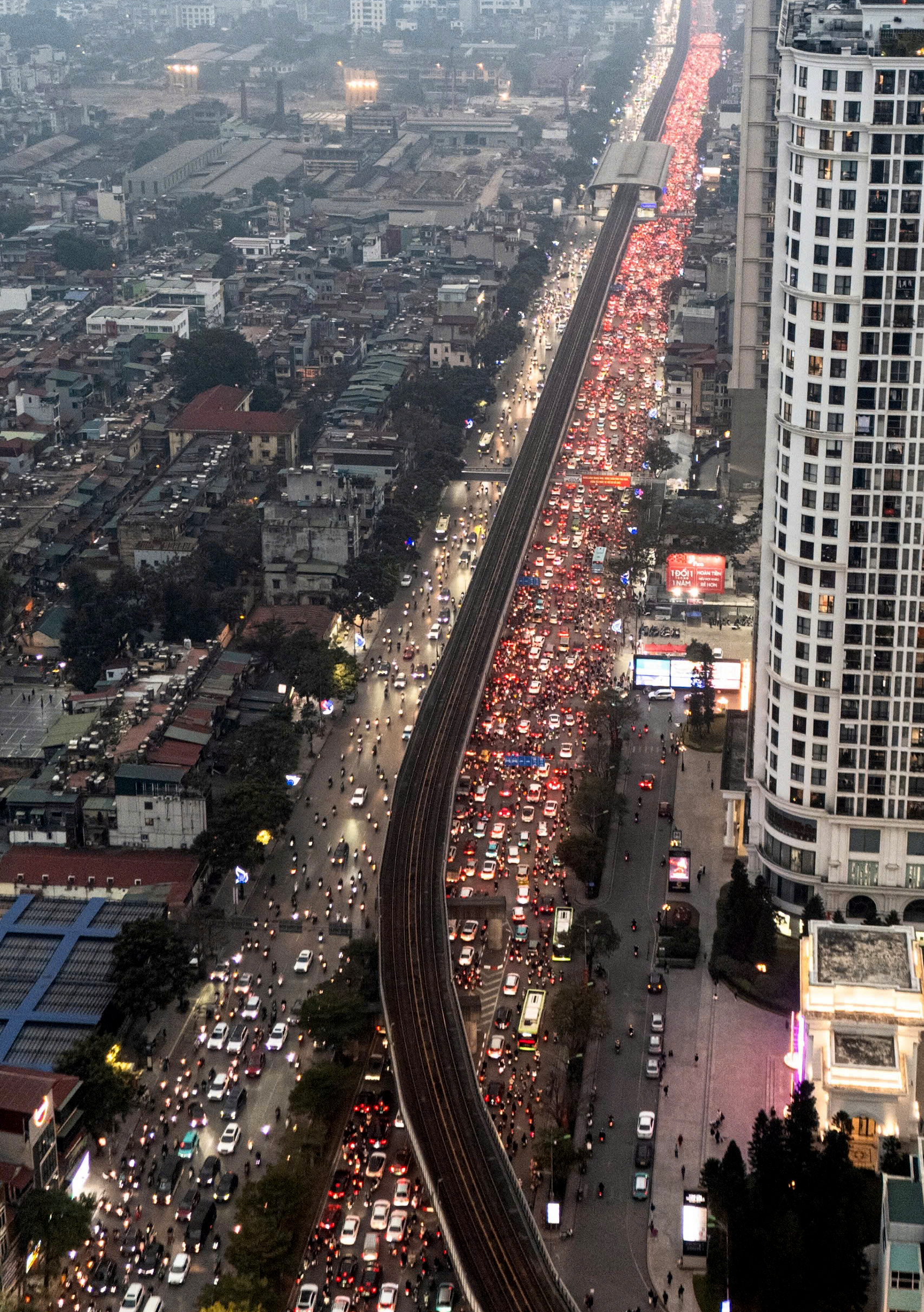 Đường phố Hà Nội ùn tắc kinh hoàng những ngày cận tết Nguyên đán- Ảnh 18.