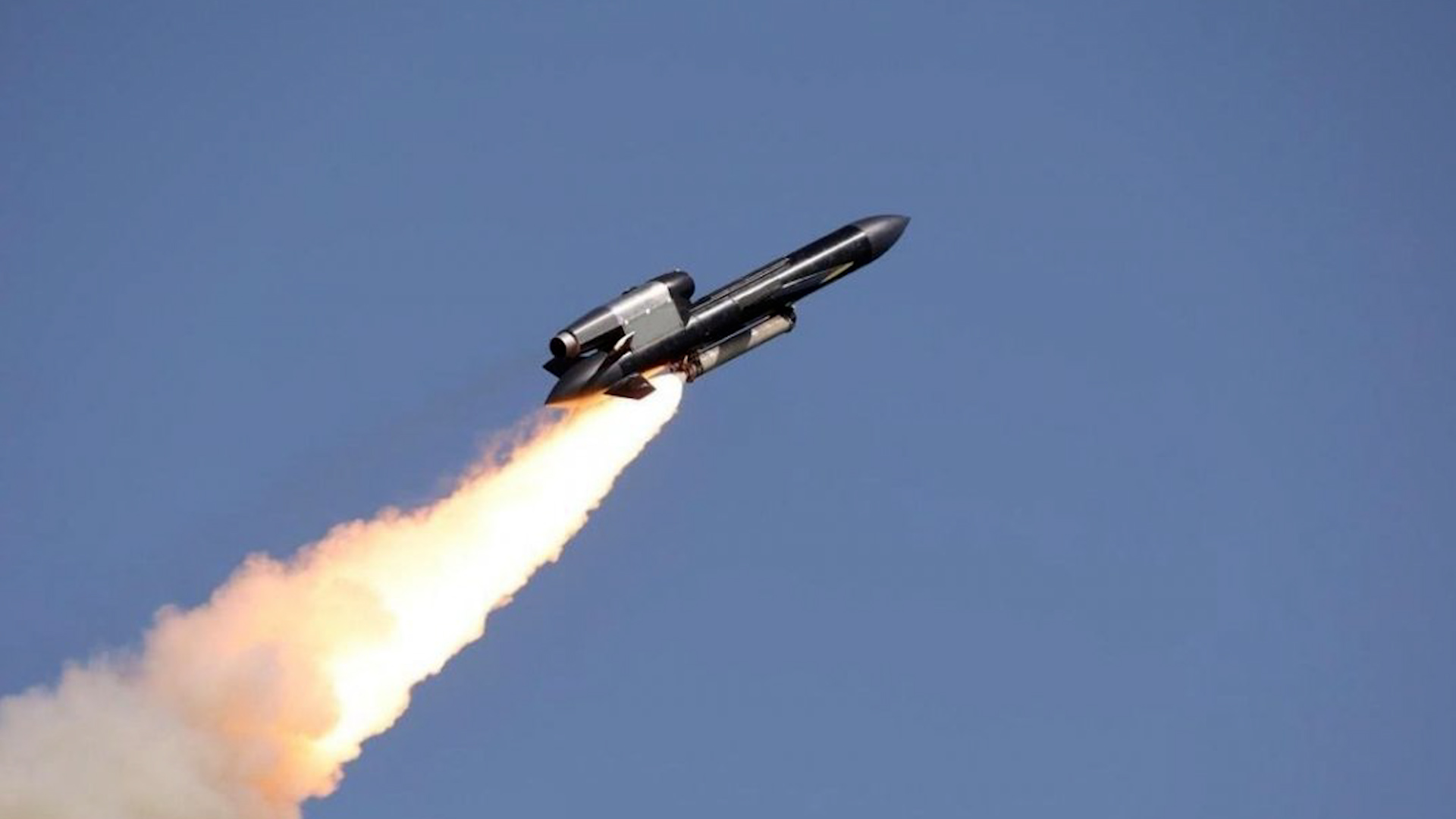 Ukraine tấn c&ocirc;ng b&atilde;i ph&oacute;ng t&ecirc;n lửa Oreshnik của Nga bằng t&ecirc;n lửa Flamingo - Ảnh 1.