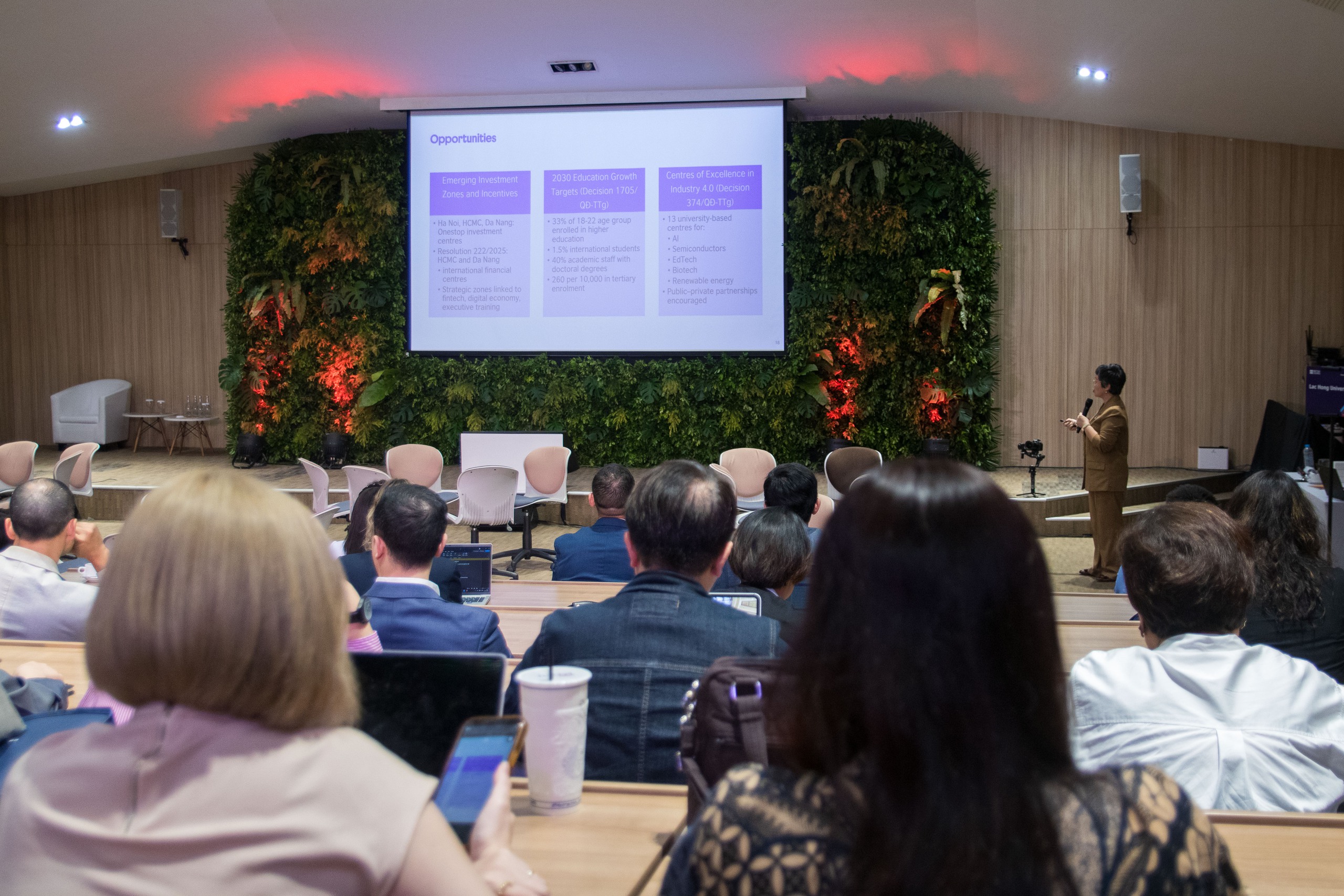 Đại học Việt ra 'biển lớn' chào mời hợp tác, trường nước ngoài ấn tượng gì? - Ảnh 3.