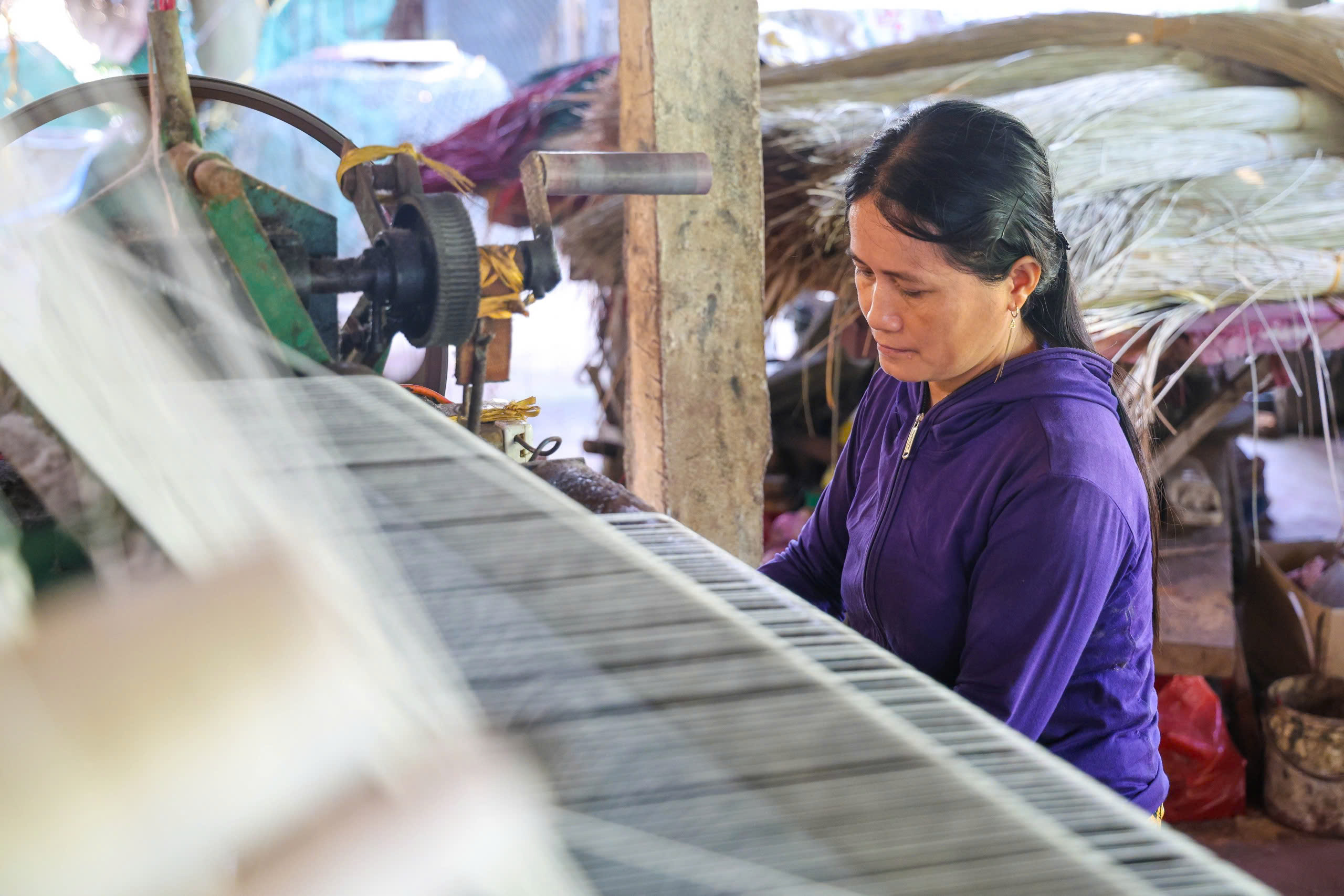 C&ograve;n m&atilde;i hương vị b&aacute;nh in, tiếng khung dệt nơi phố cổ Thu X&agrave; - Ảnh 5.