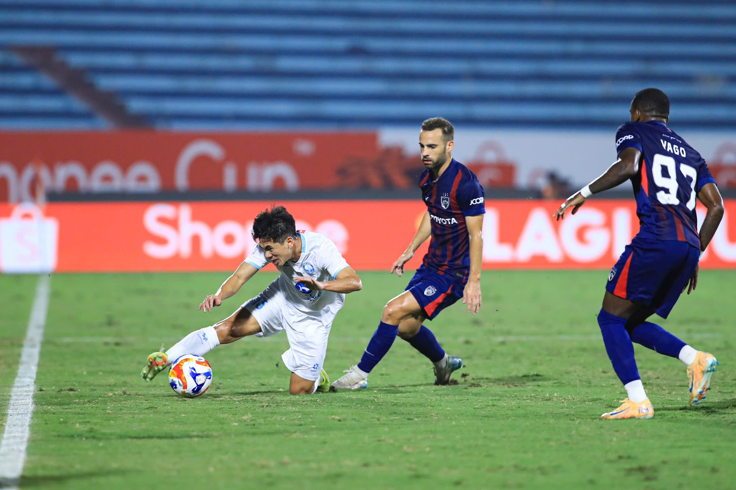 Sao nhập tịch Malaysia nói điều bất ngờ trận hòa Nam Định, vì sao Xuân Son vắng mặt?- Ảnh 1.