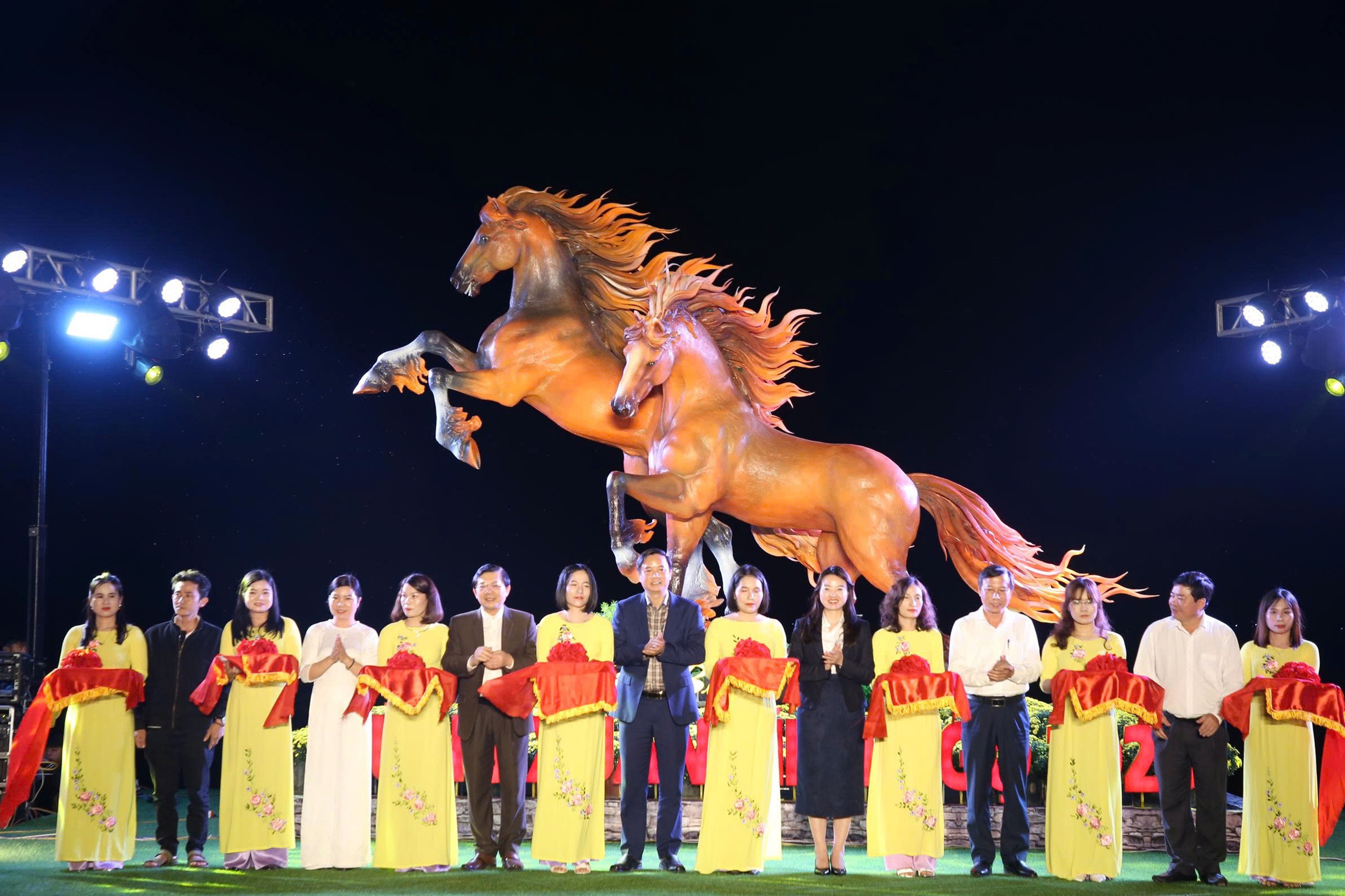 'Bộ sưu tập' linh vật ngựa của nghệ nh&acirc;n Đinh Văn T&acirc;m tại qu&ecirc; nh&agrave; Quảng Trị - Ảnh 3.
