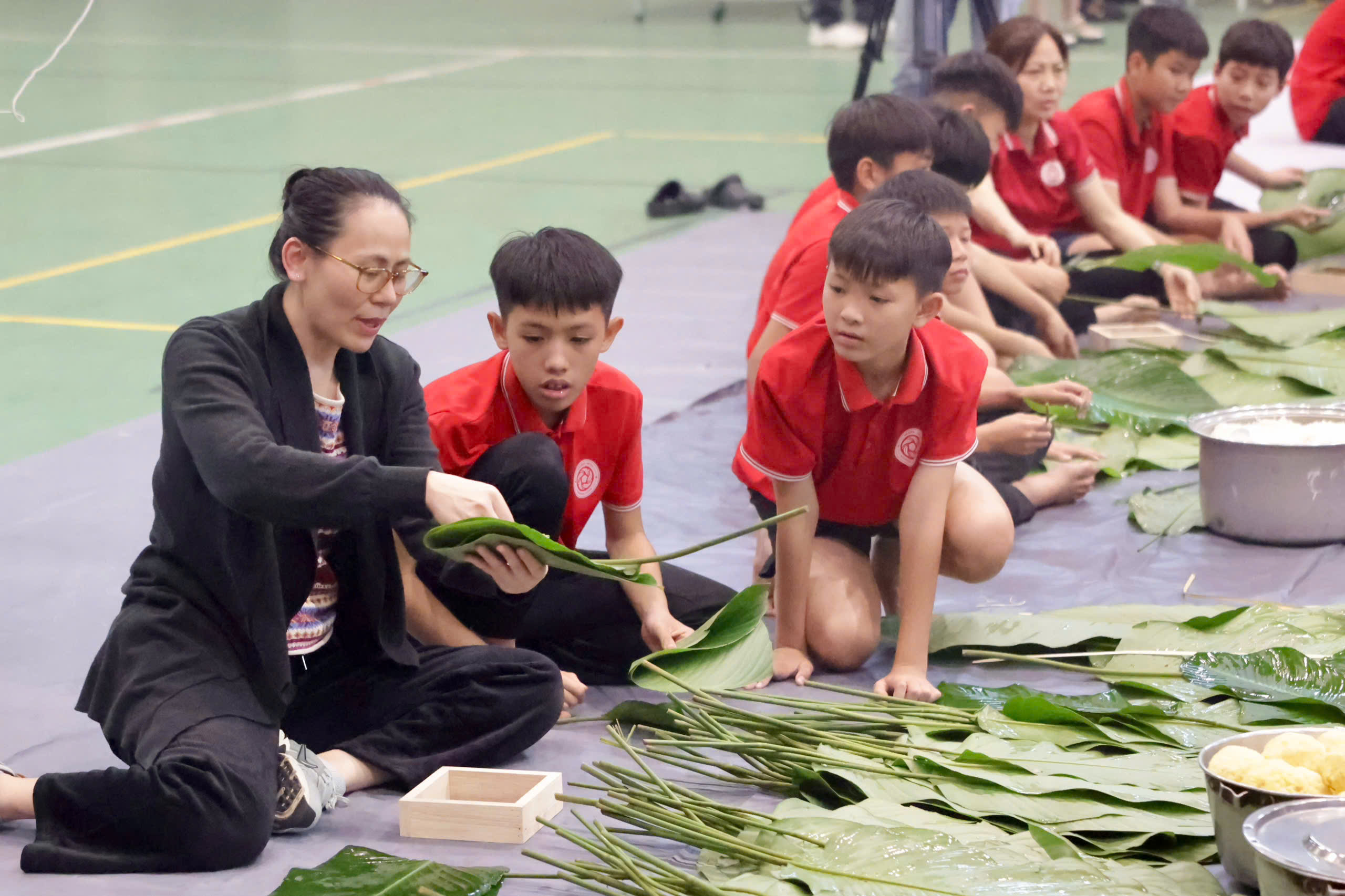 Đội trưởng U.23 Việt Nam cùng Thể Công Viettel 'giữ lửa Tết' bằng hoạt động đặc biệt- Ảnh 6.