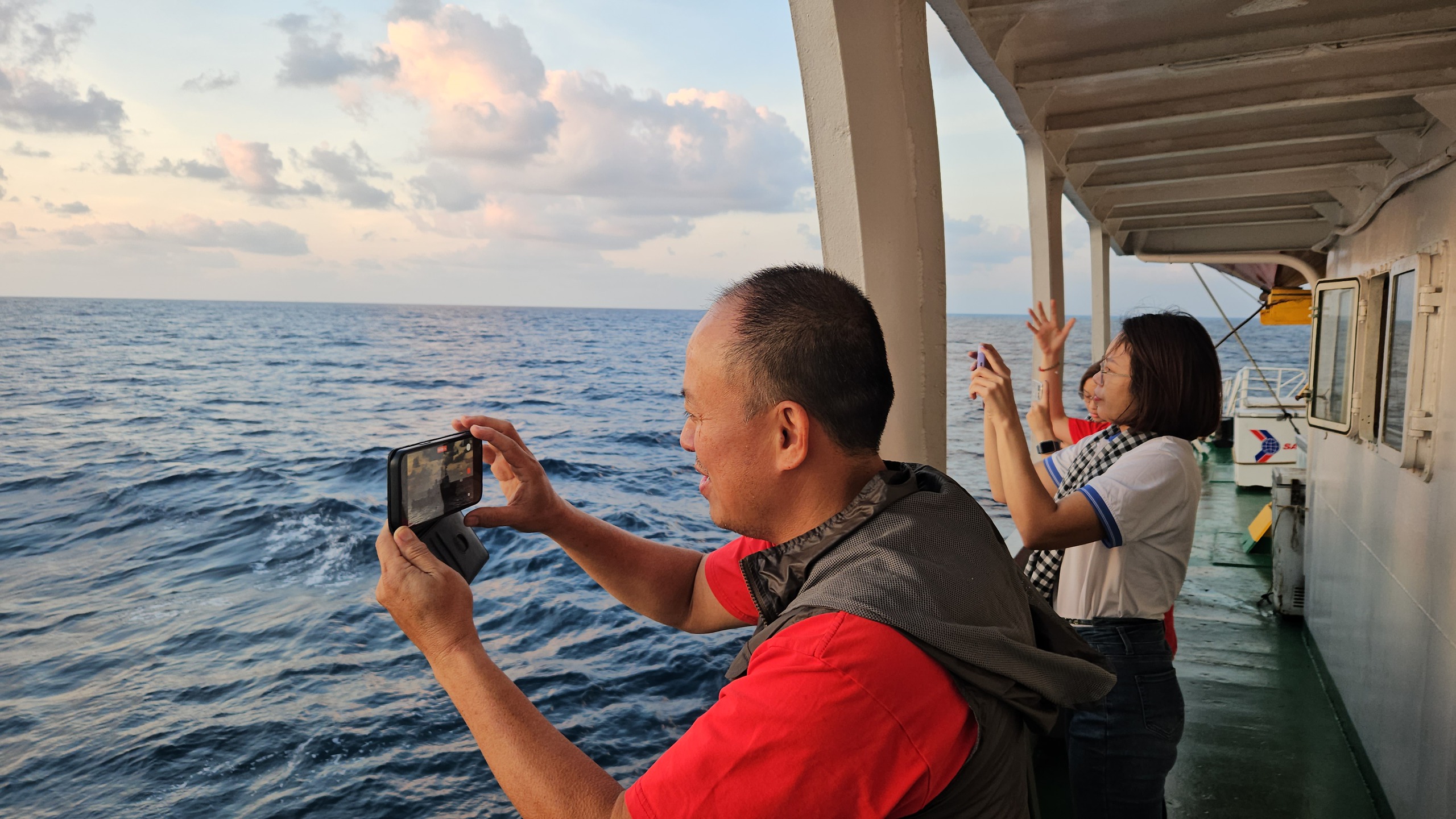 Mê mẩn đón bình minh và hoàng hôn gần nhà giàn DK1 - Ảnh 2.