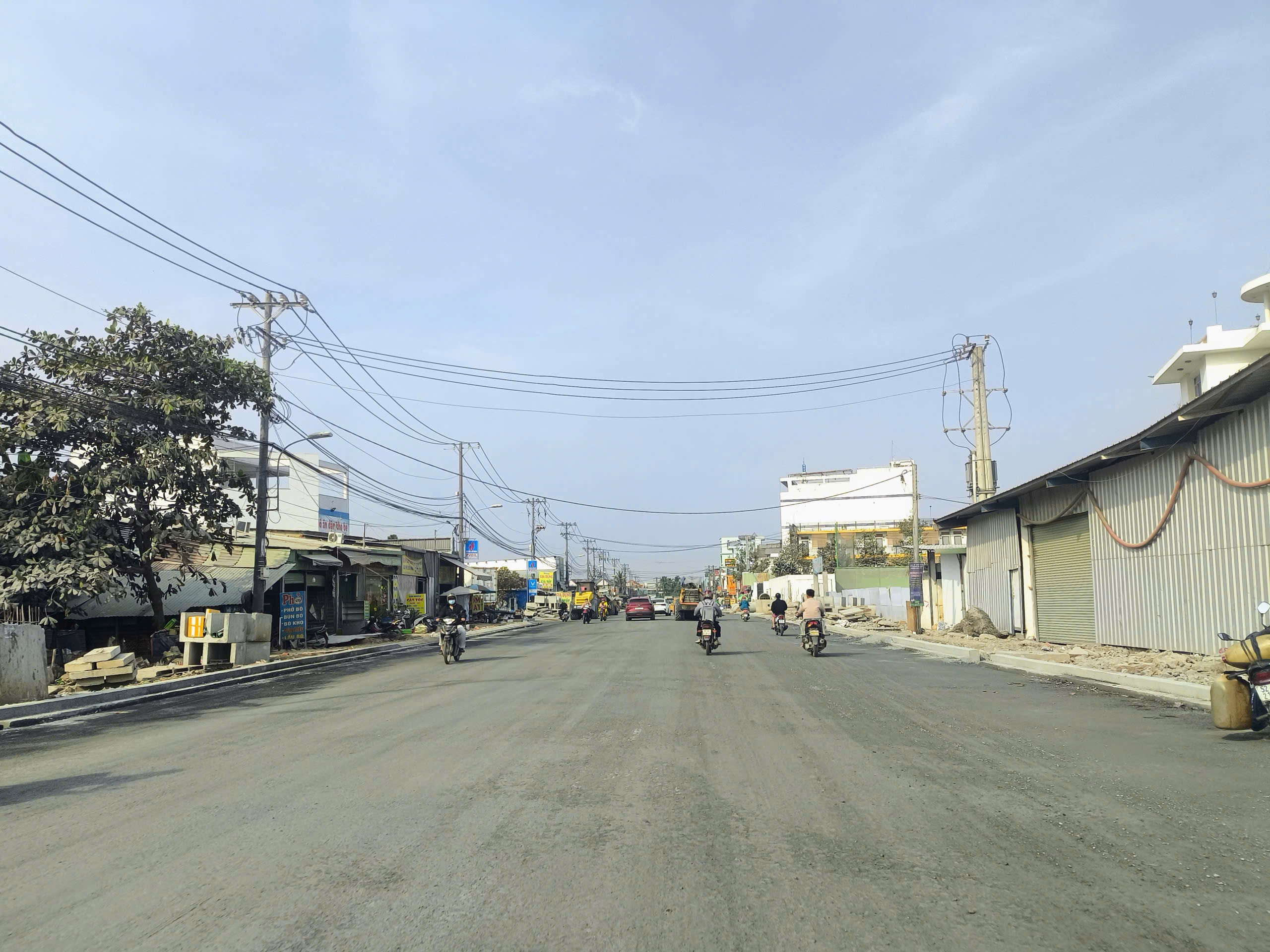 Thi công đường Lò Lu bụi mù mịt: Đề xuất thay nhà thầu nếu thiếu năng lực- Ảnh 1.