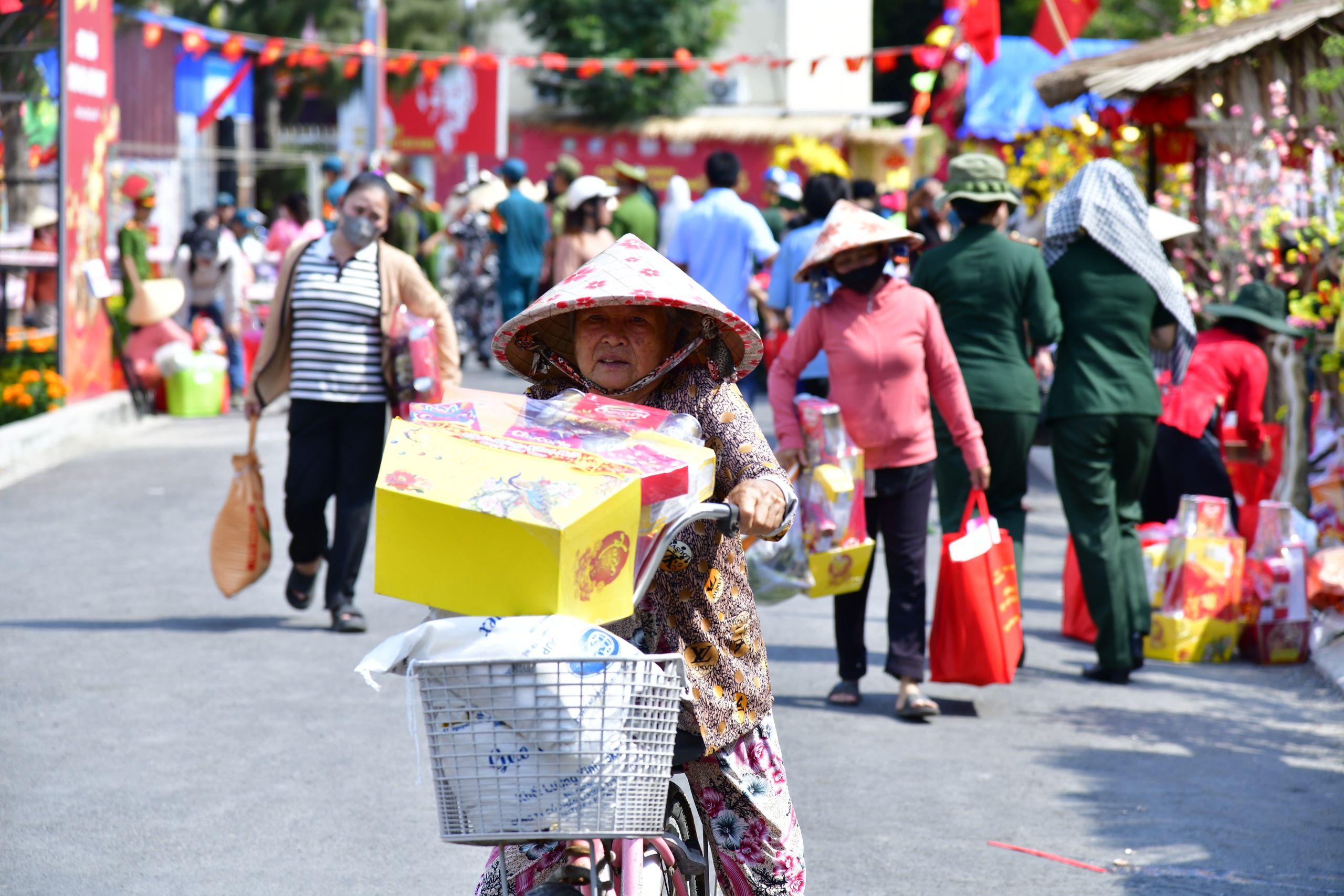 Bộ đội TP.HCM mang 'Tết quân dân' đến với bà con xã đảo Thạnh An- Ảnh 9.