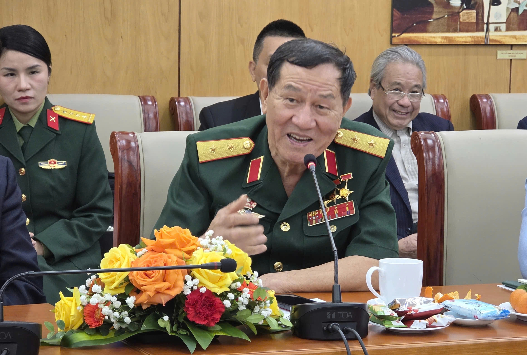 Cuộc gặp giữa hai thế hệ người Việt Nam bay v&agrave;o vũ trụ - Ảnh 3.