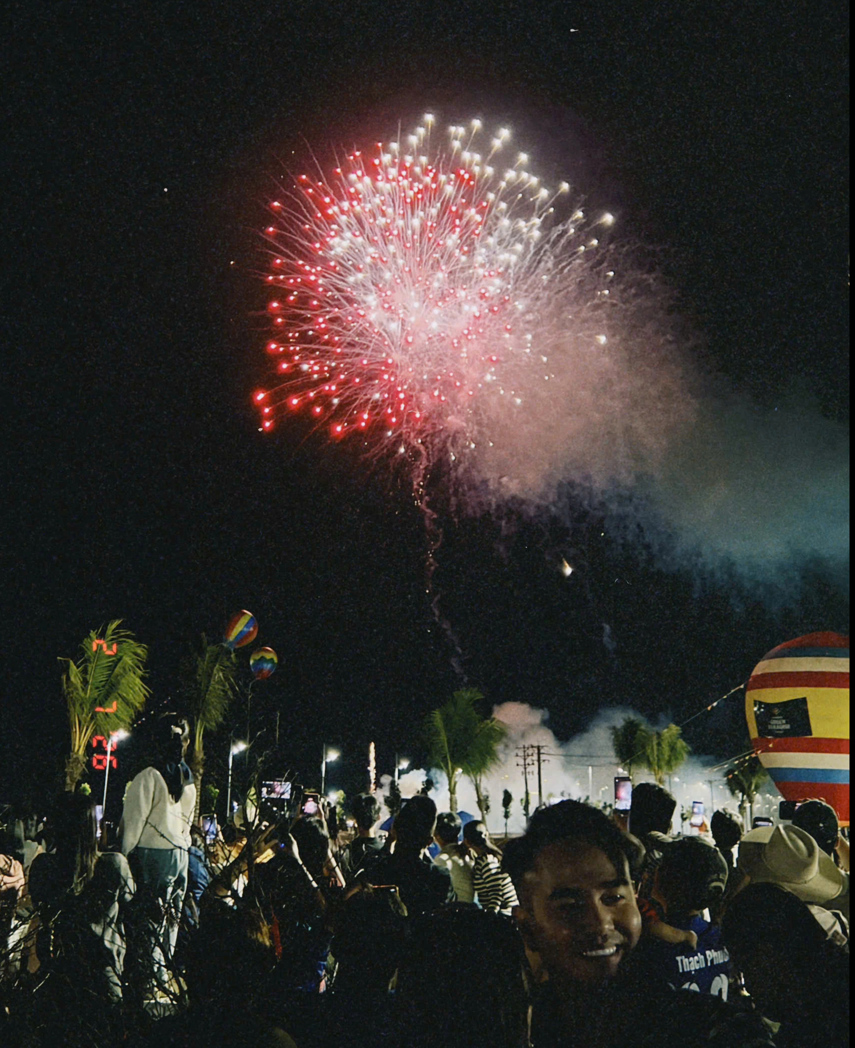 Hơn 1 vạn người đổ về Cần Giờ xem ph&aacute;o hoa xu&acirc;n sớm nhất nước - Ảnh 4.