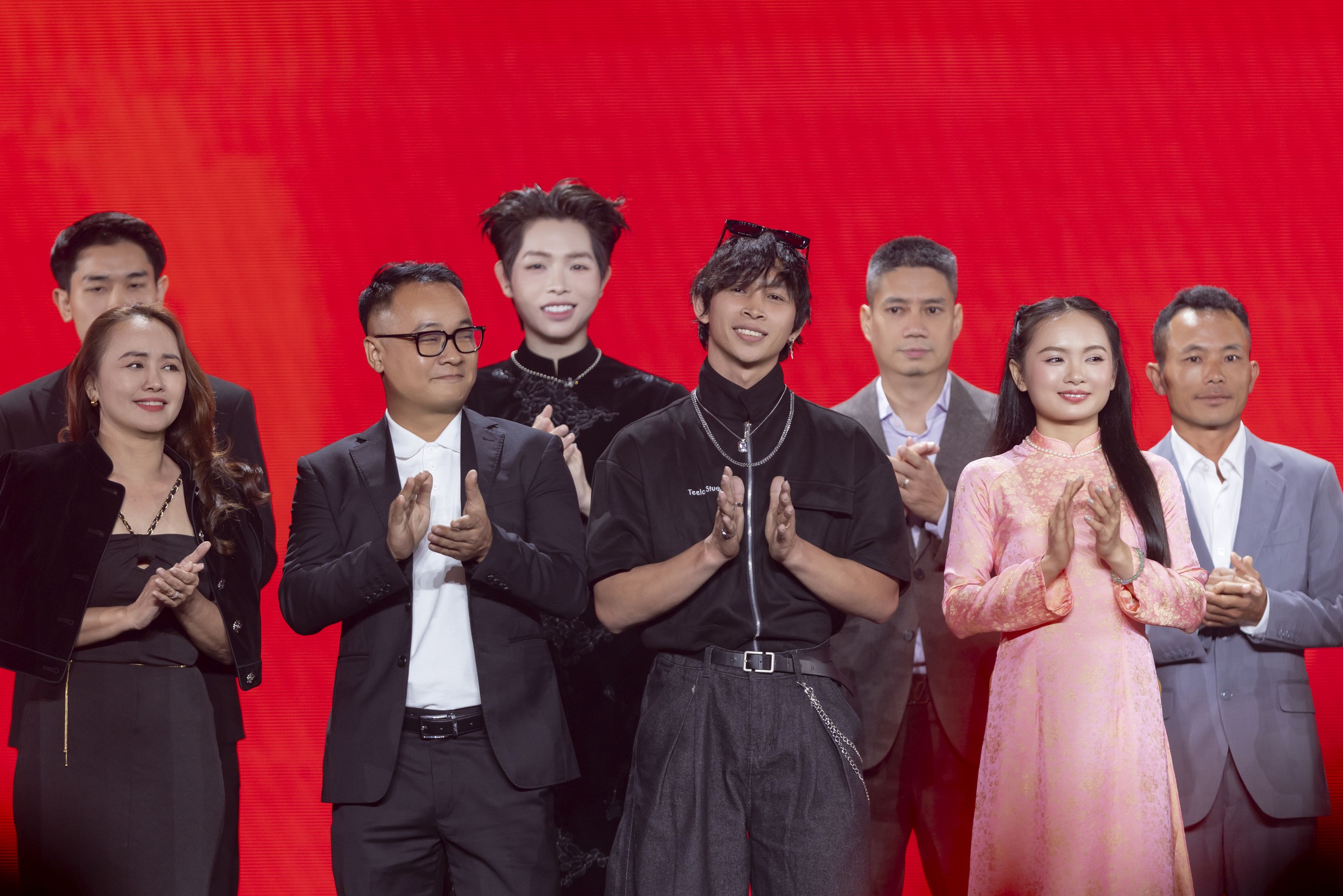 Nguyễn Văn Chung, Phương Mỹ Chi… đón tin vui, 'Mưa đỏ' lại thắng lớn

- Ảnh 3.