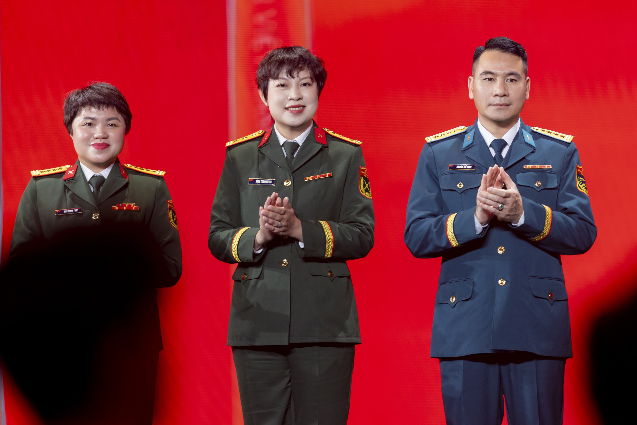 Nguyễn Văn Chung, Phương Mỹ Chi… đón tin vui, 'Mưa đỏ' lại thắng lớn

- Ảnh 5.