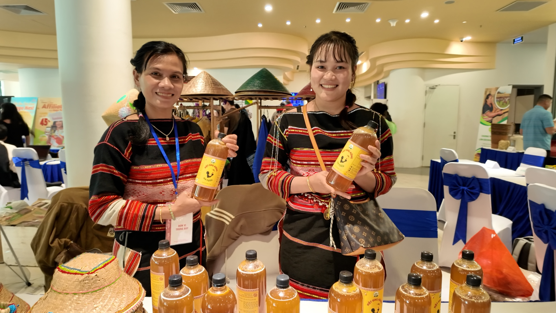 "Phi&ecirc;n chợ Bếp rừng" giữa l&ograve;ng th&agrave;nh phố - Ảnh 2.