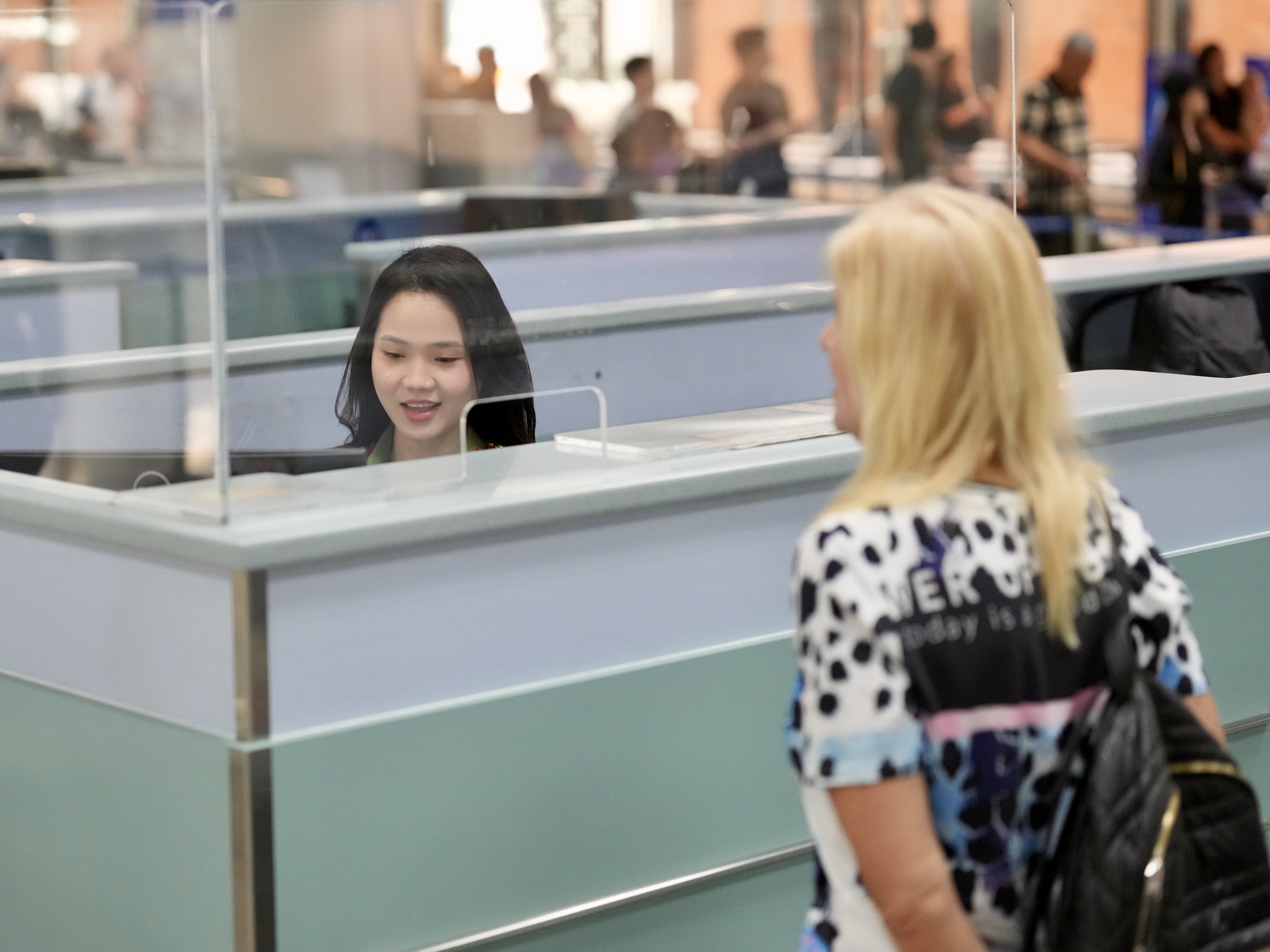 Xuy&ecirc;n đ&ecirc;m ở cửa ng&otilde; kh&ocirc;ng ngủ T&acirc;n Sơn Nhất cận Tết B&iacute;nh Ngọ- Ảnh 11.