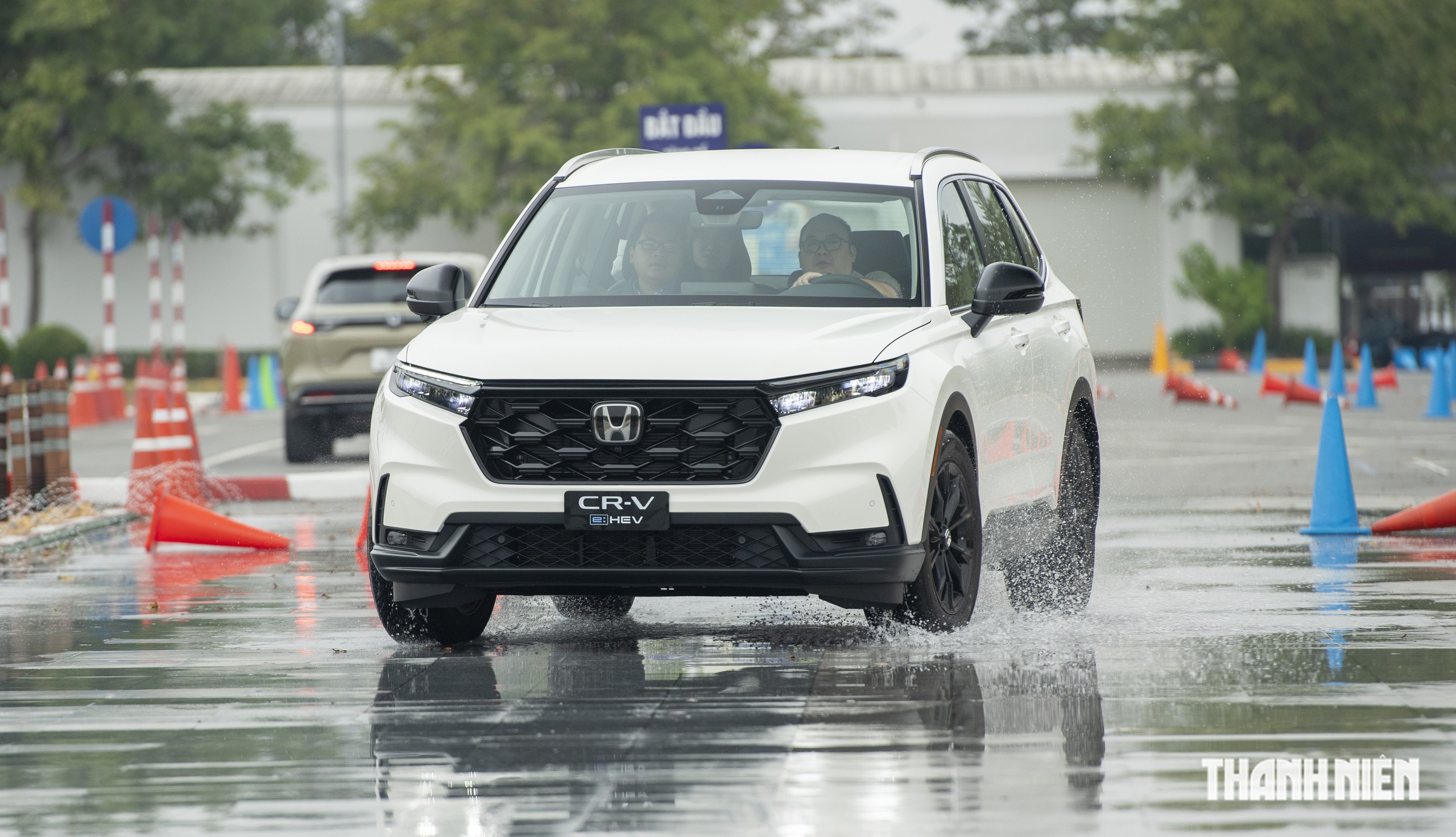 Honda CR-V hybrid lắp r&aacute;p tại Việt Nam kh&aacute;c g&igrave; bản nhập khẩu từ Th&aacute;i Lan? - Ảnh 10.
