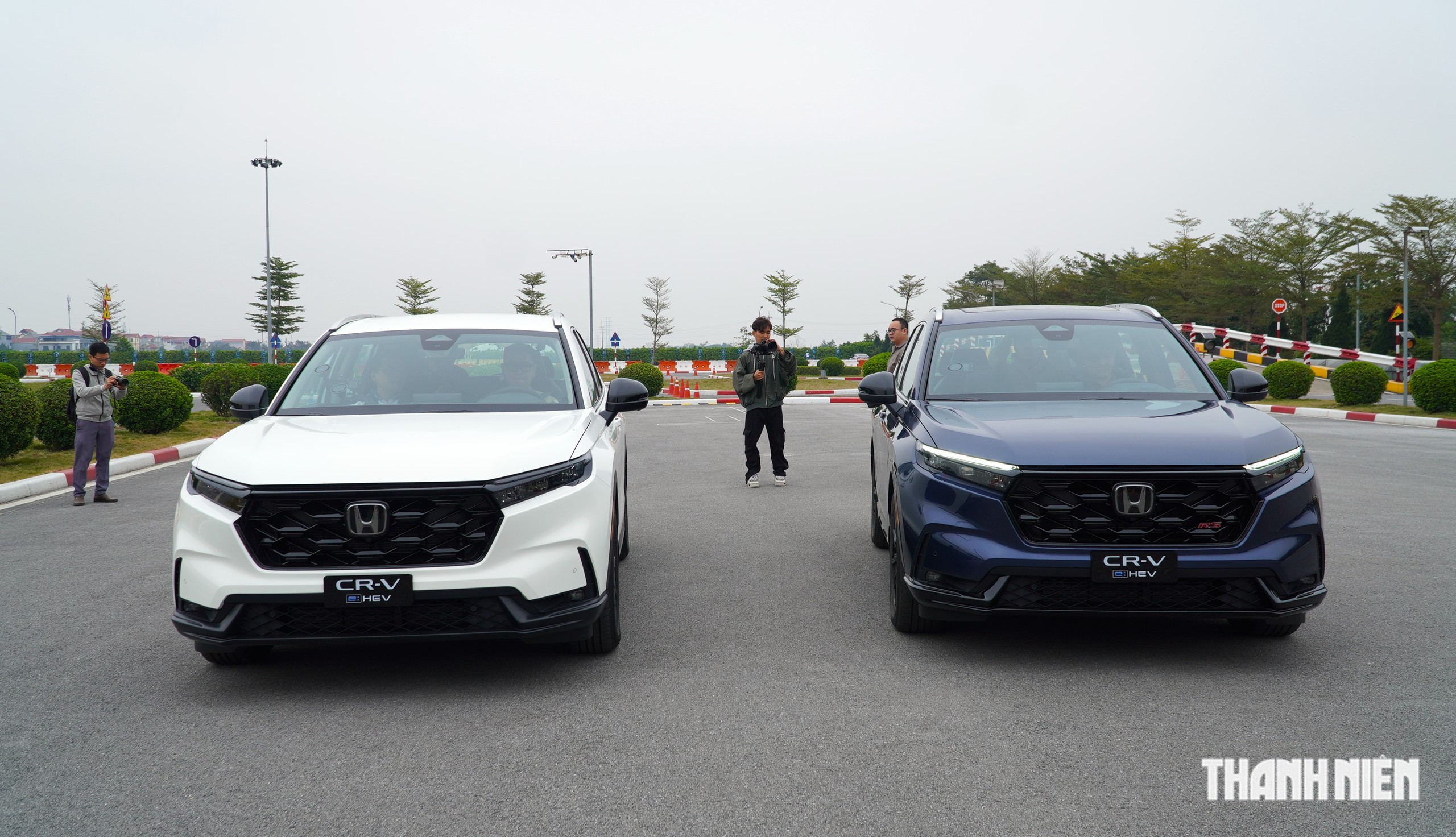 Honda CR-V hybrid lắp r&aacute;p tại Việt Nam kh&aacute;c g&igrave; bản nhập khẩu từ Th&aacute;i Lan? - Ảnh 1.