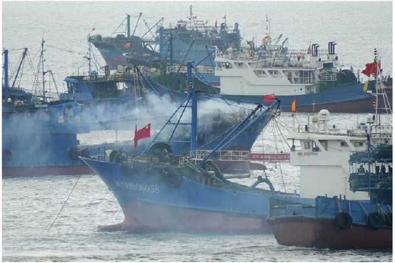 2000 tàu cá Trung Quốc lập bức tường nổi ở biển Hoa Đông - Ảnh 1.
