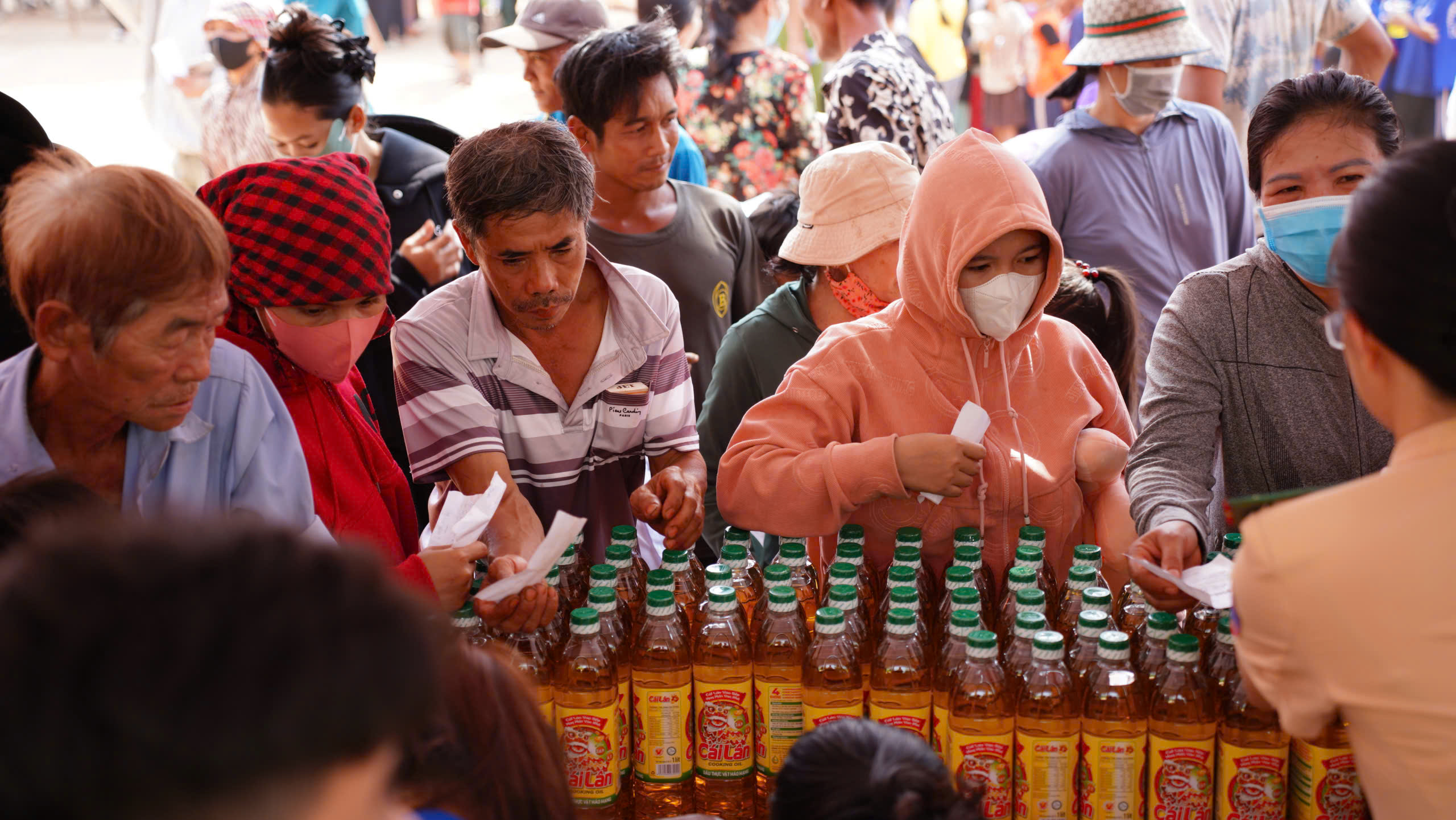 CSGT Đồng Nai 'sưởi ấm biên cương' tại xã Lộc Thạnh- Ảnh 1.