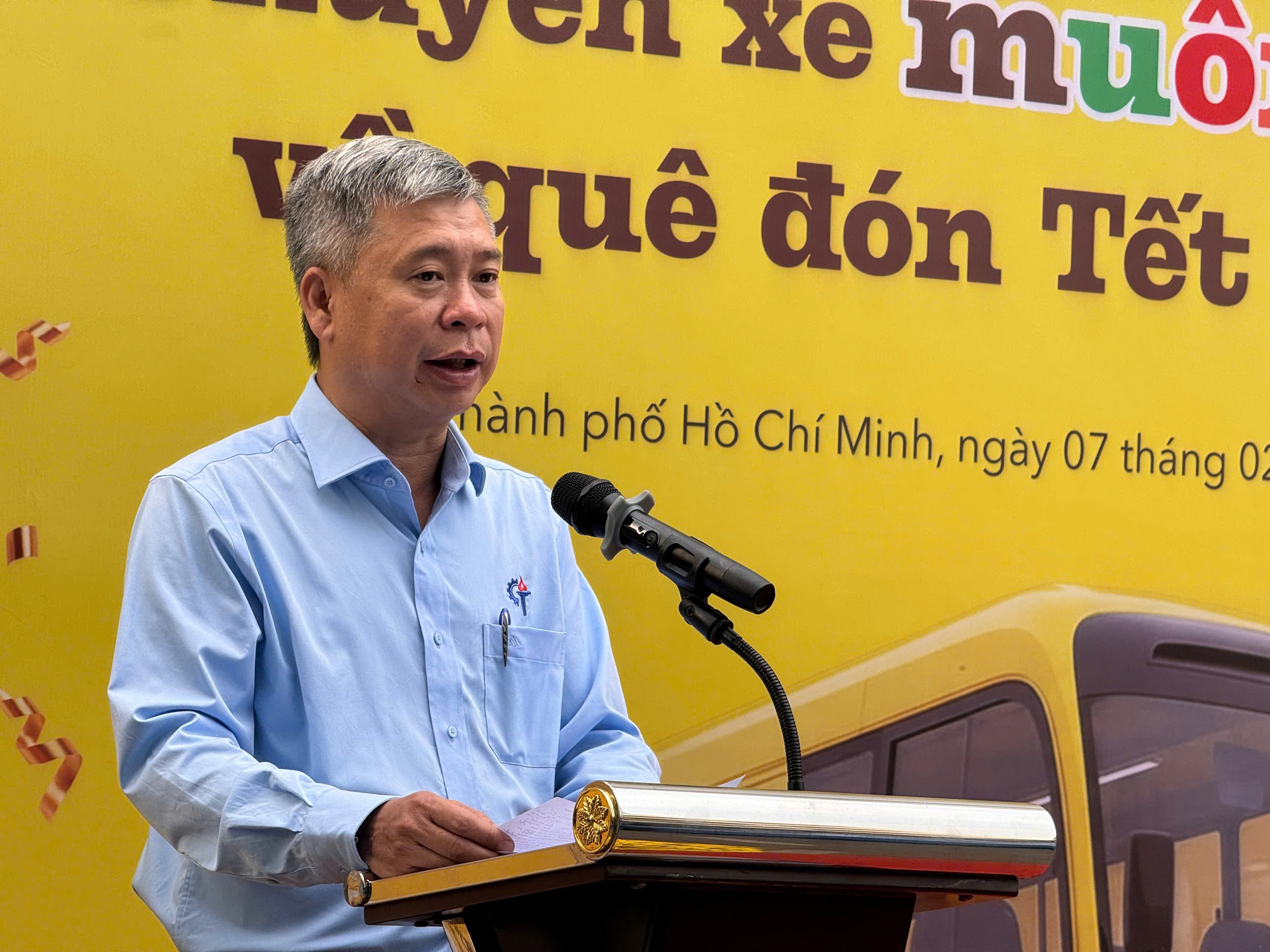 Chuyến xe đưa sinh viên miền Trung về quê đón tết sau bão lũ- Ảnh 1.