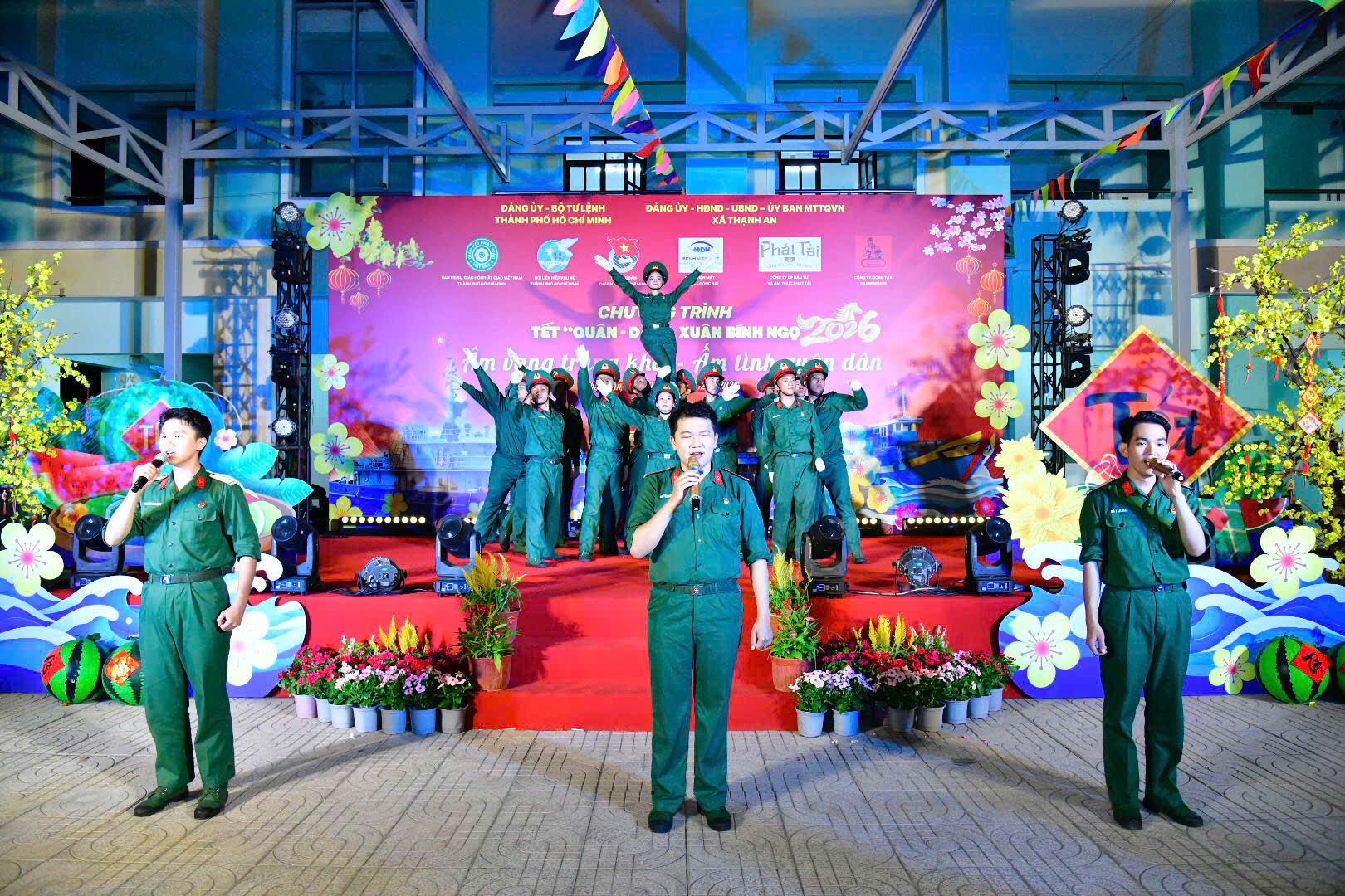 Bộ đội TP.HCM mang 'Tết quân dân' đến với bà con xã đảo Thạnh An- Ảnh 12.