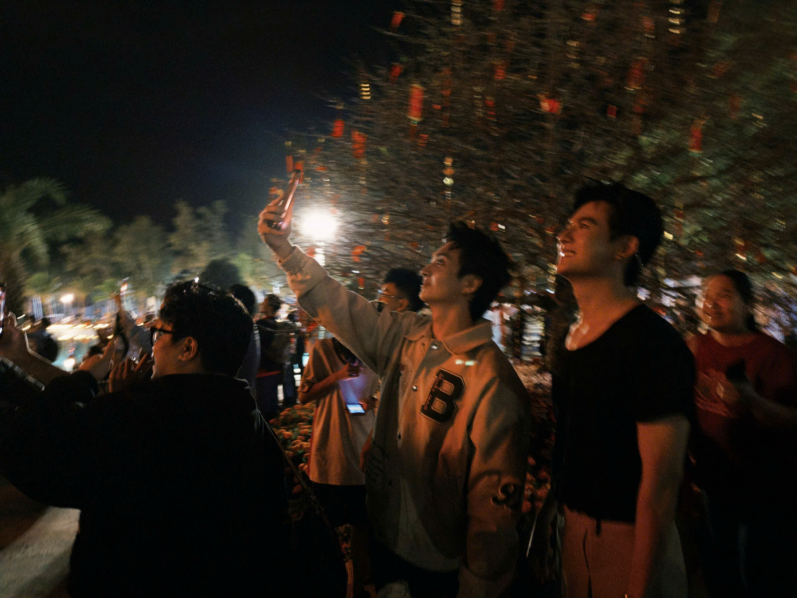 Hơn 1 vạn người đổ về Cần Giờ xem ph&aacute;o hoa xu&acirc;n sớm nhất nước - Ảnh 3.