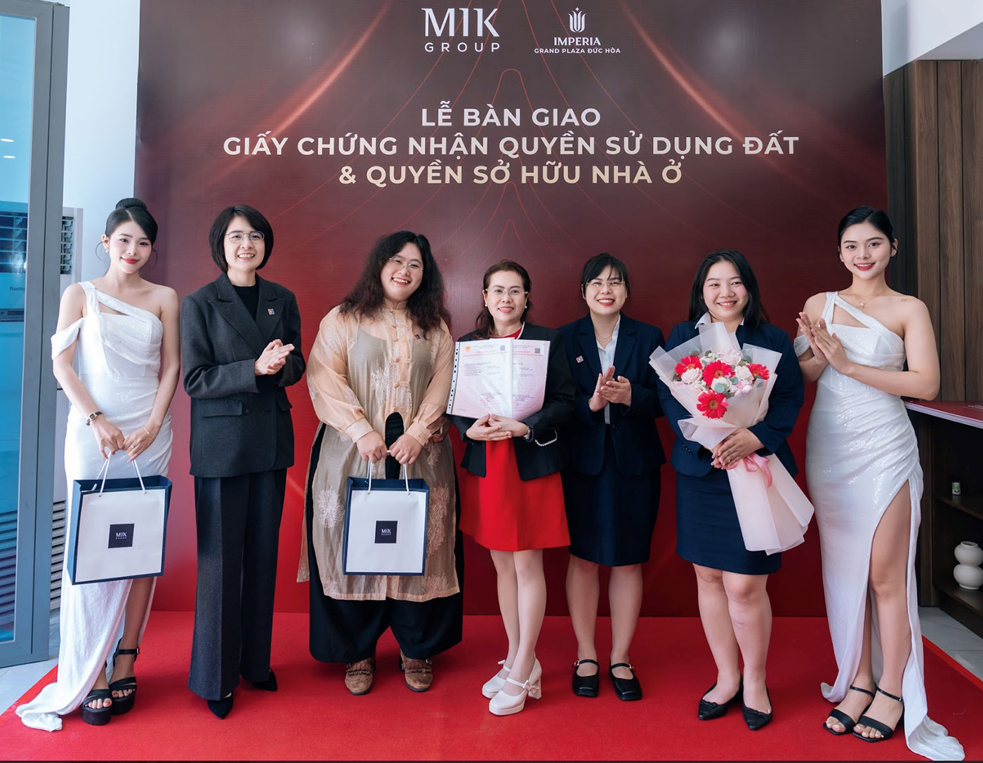 Imperia Grand Plaza Đức Hòa bàn giao sổ hồng cho gần 50 khách hàng- Ảnh 1.