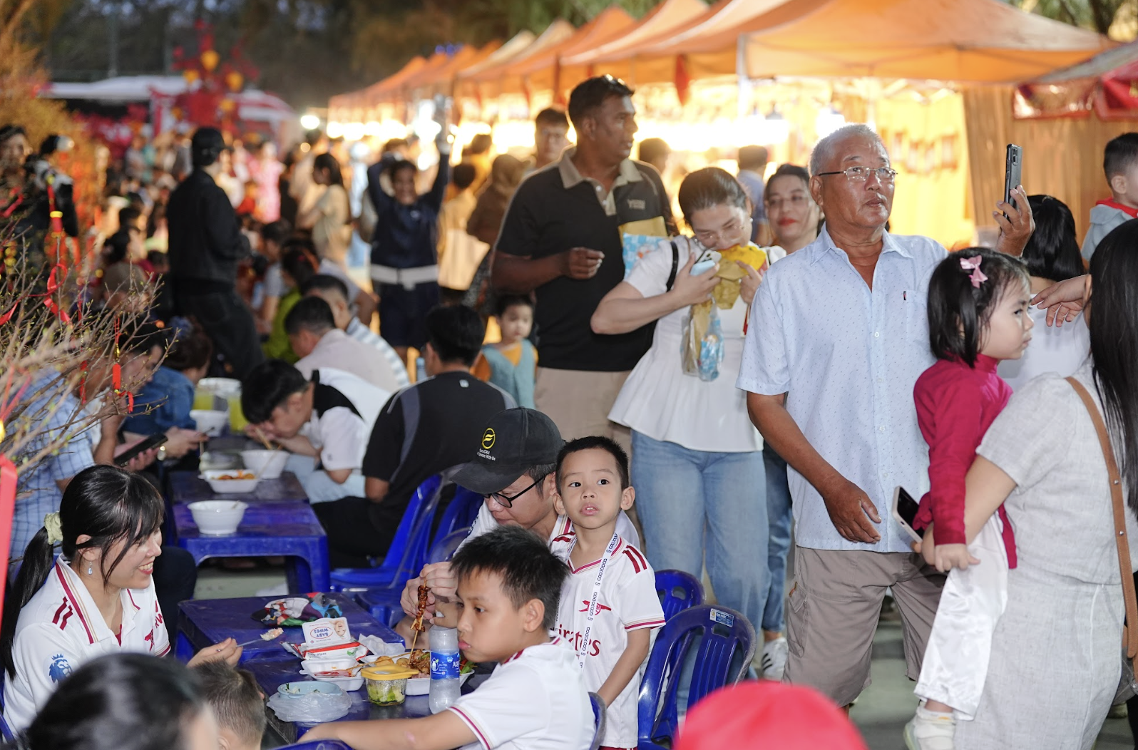 Lễ hội ẩm thực xuân ở Cần Giờ đông nghịt khách - Ảnh 8.