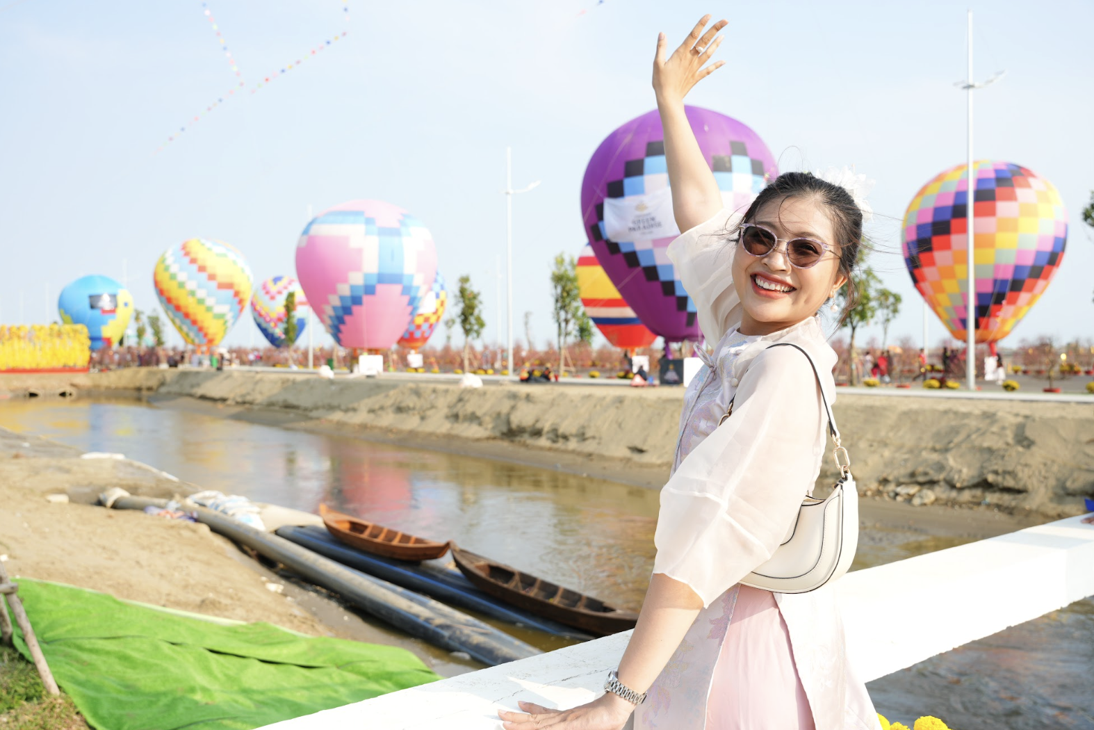 Dàn khinh khí cầu, dù lượn rực rỡ bầu trời Cần Giờ- Ảnh 6.