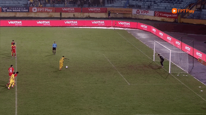 SLNA tạo địa chấn, thắng đậm chủ nh&agrave; Thể C&ocirc;ng Viettel 4-1: Sao U.23 Việt Nam Cao Văn B&igrave;nh qu&aacute; hay - Ảnh 2.