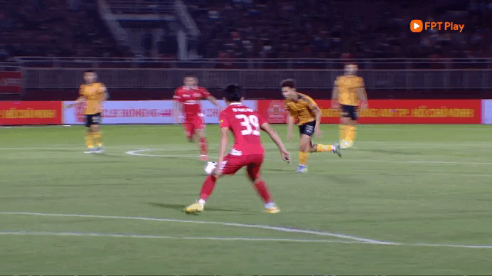 Sốc: CLB C&ocirc;ng an TP.HCM bị Thanh H&oacute;a đ&aacute;nh bại ngay tại Thống Nhất, ngoại binh L&agrave;o rực s&aacute;ng - Ảnh 1.