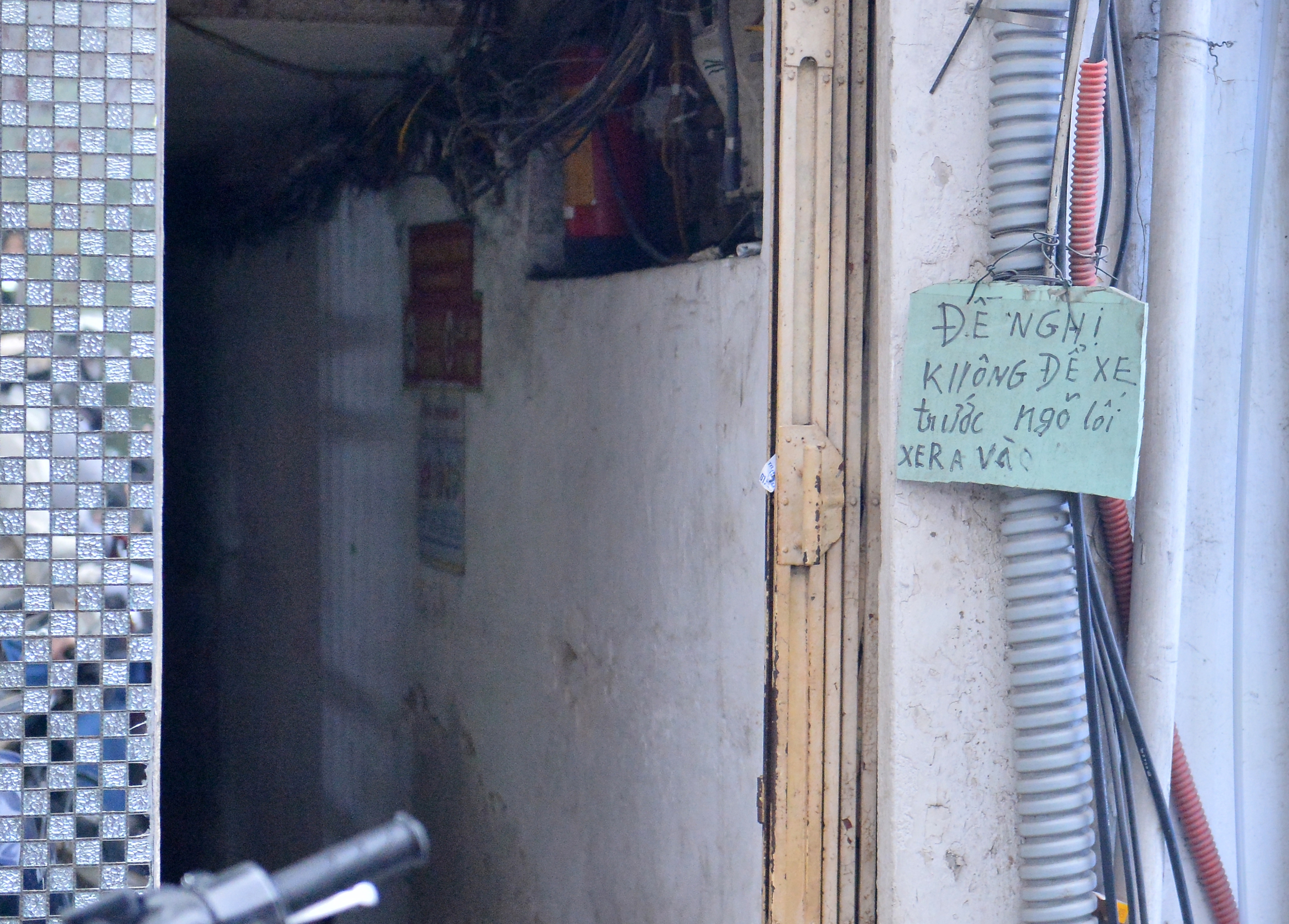 Những con ng&otilde; nhỏ tại phố cổ H&agrave; Nội quanh năm kh&ocirc;ng thấy &aacute;nh s&aacute;ng mặt trời- Ảnh 15.