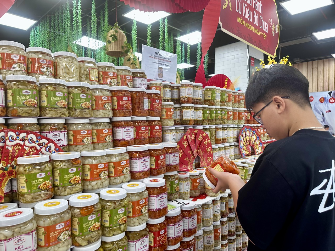 Khách hàng kéo đến siêu thị mua sắm ngày 21 tháng chạp Tết Bính Ngọ- Ảnh 6.