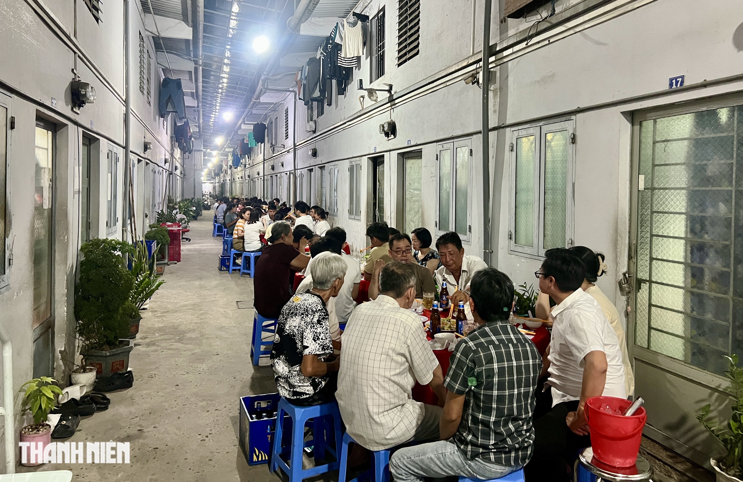 Chủ trọ chi 150 triệu đãi tất niên: Có 2 con dê, thực đơn 8 món- Ảnh 4.