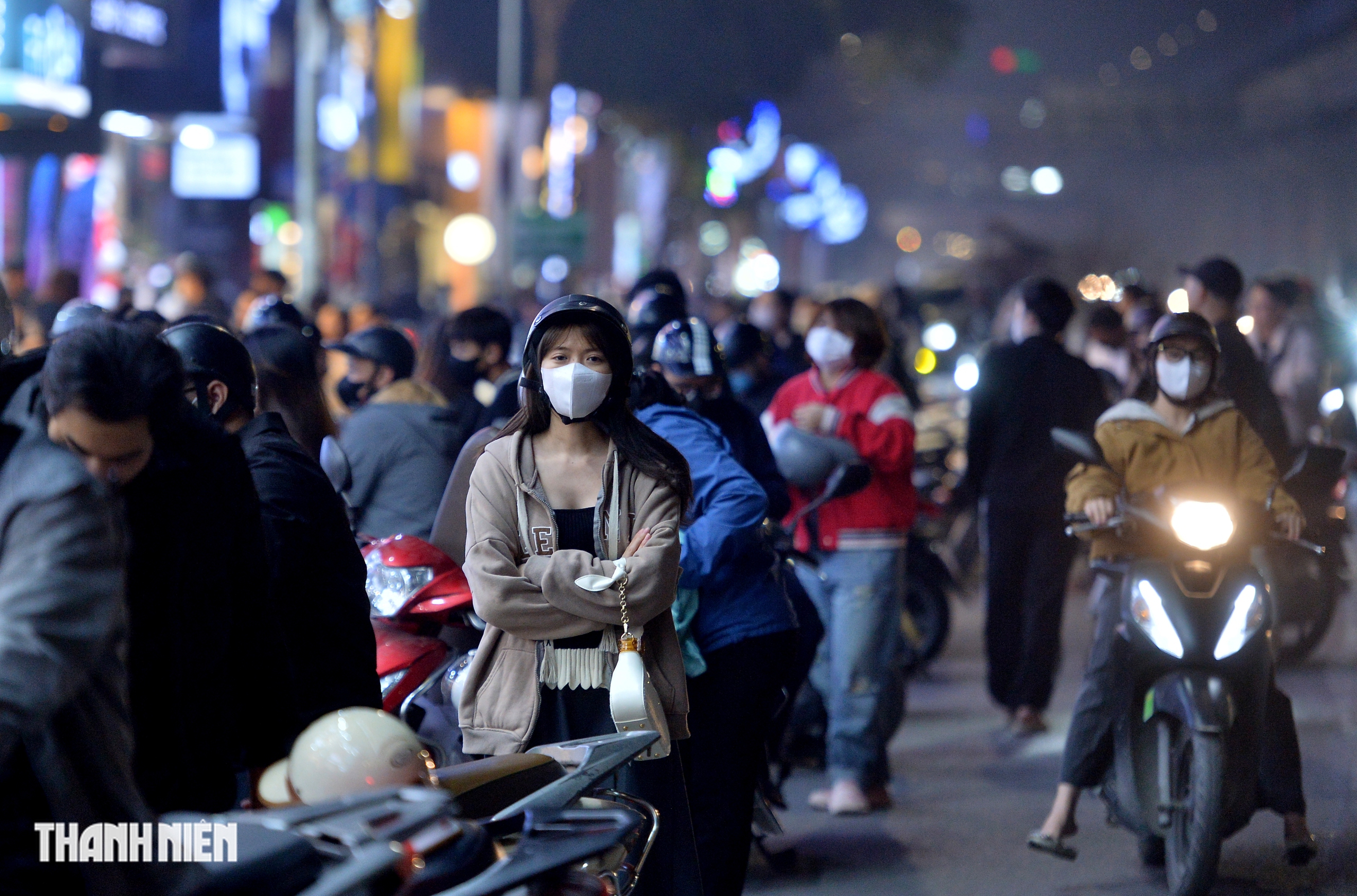 Phố thời trang H&agrave; Nội qu&aacute; tải v&igrave; người d&acirc;n sắm tết sớm- Ảnh 5.