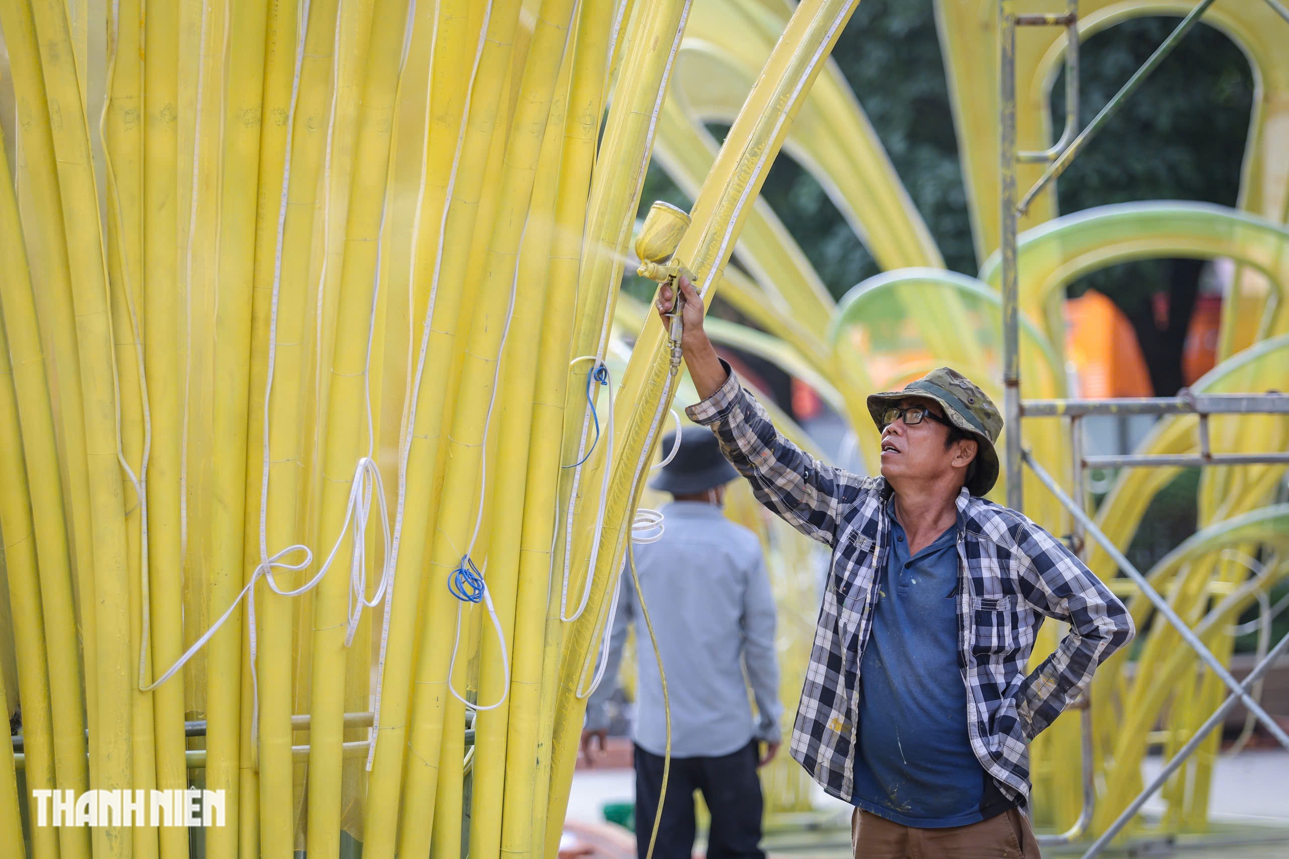 Ngựa v&agrave;ng oai phong tr&ecirc;n đường hoa Nguyễn Huệ, linh vật tết 2026 g&acirc;y cho&aacute;ng ngợp - Ảnh 8.