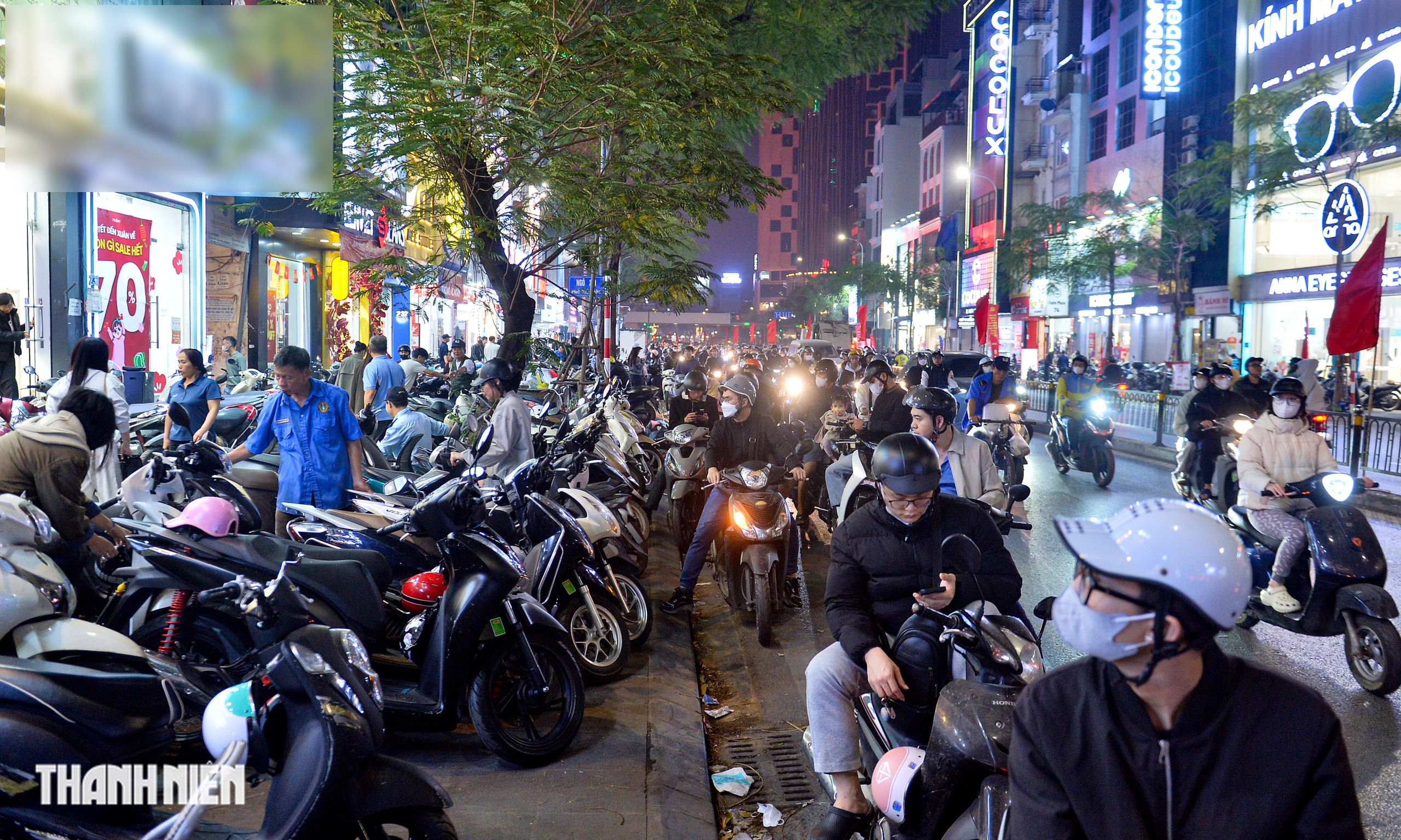 Phố thời trang H&agrave; Nội qu&aacute; tải v&igrave; người d&acirc;n sắm tết sớm- Ảnh 7.