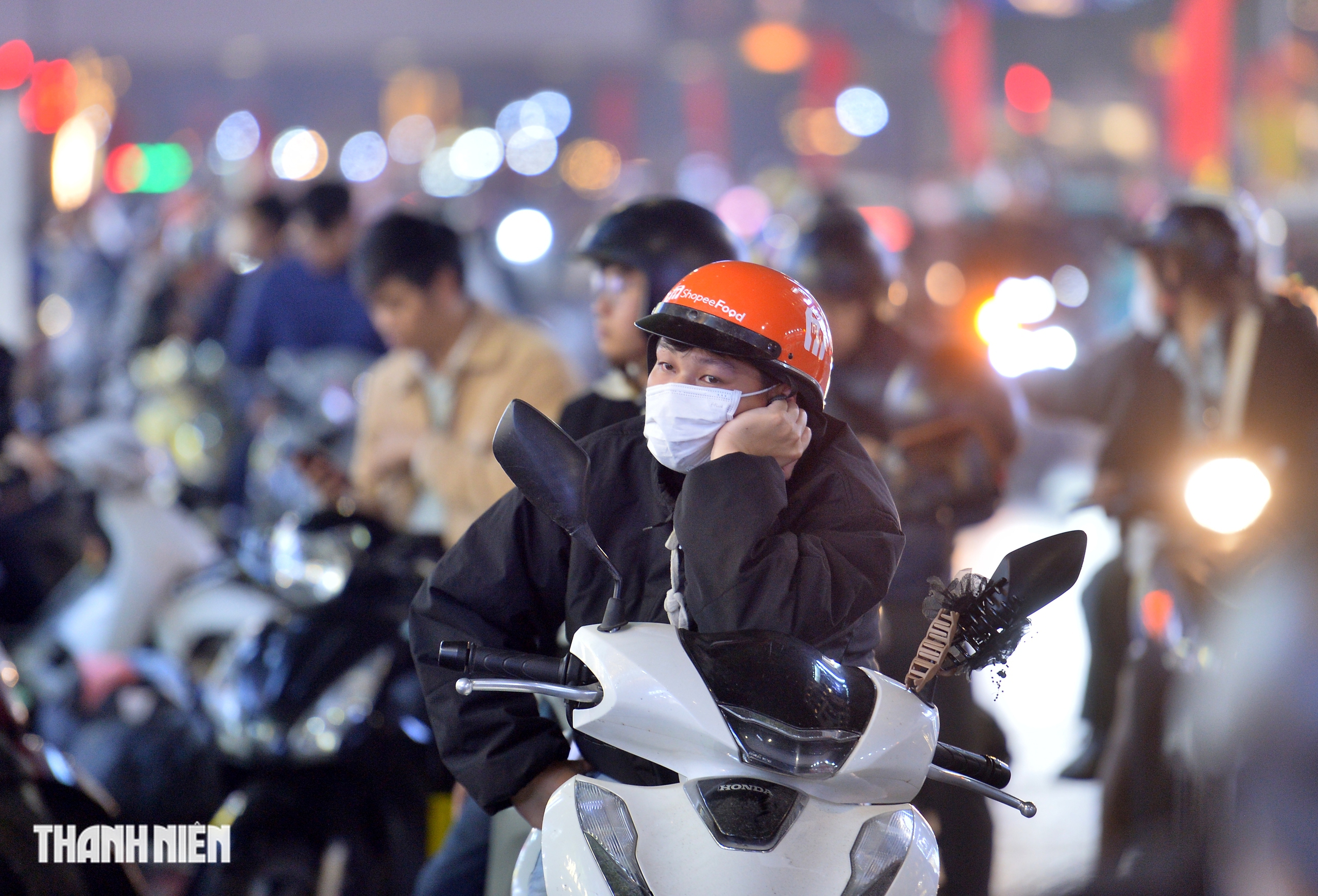 Phố thời trang H&agrave; Nội qu&aacute; tải v&igrave; người d&acirc;n sắm tết sớm- Ảnh 16.