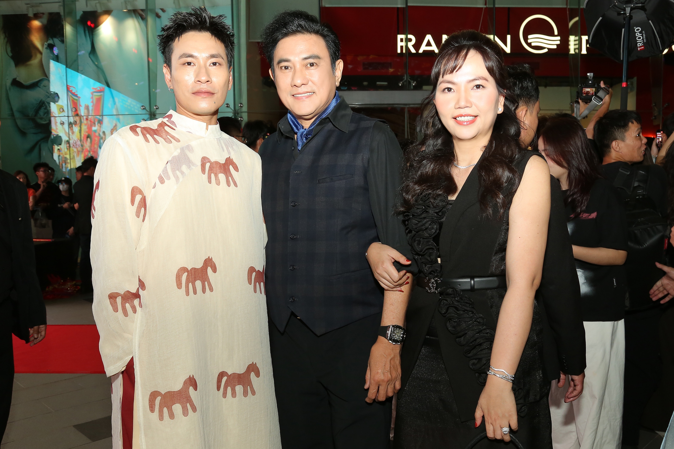 Diễn viên Hoàng Phúc tiết lộ hôn nhân với vợ kém 12 tuổi- Ảnh 2.