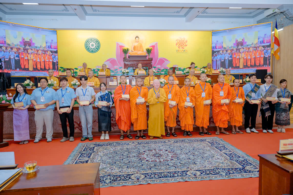 Sinh viên Việt Nam, Lào, Campuchia nhận học bổng từ Giáo hội Phật giáo Việt Nam - Ảnh 2.