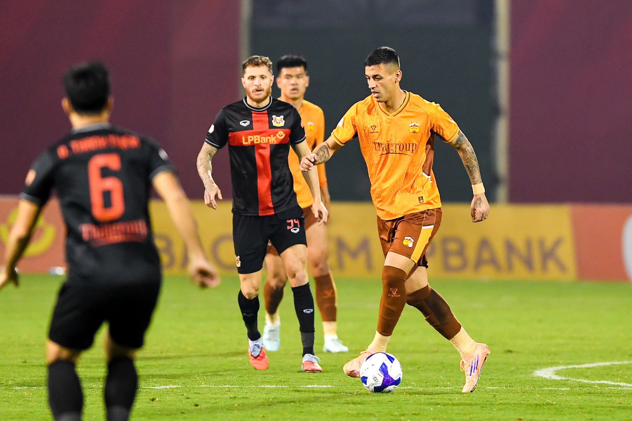 HAGL thắng 2 trận liên tiếp, ‘tòa tháp’ 1,95 m nói điều tuyệt vời!- Ảnh 3.