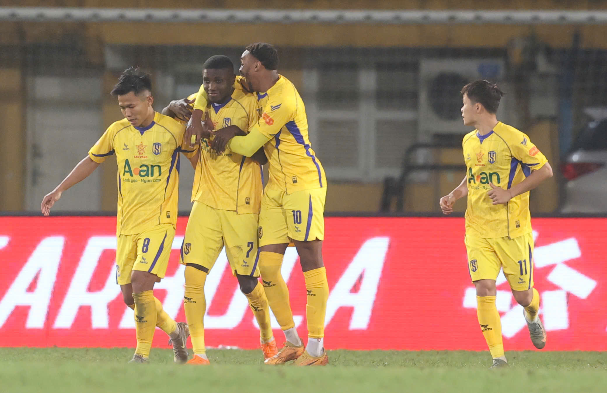 HAGL và nhóm đua trụ hạng hồi sinh rực lửa, V-League đáng xem hơn nhiều- Ảnh 2.